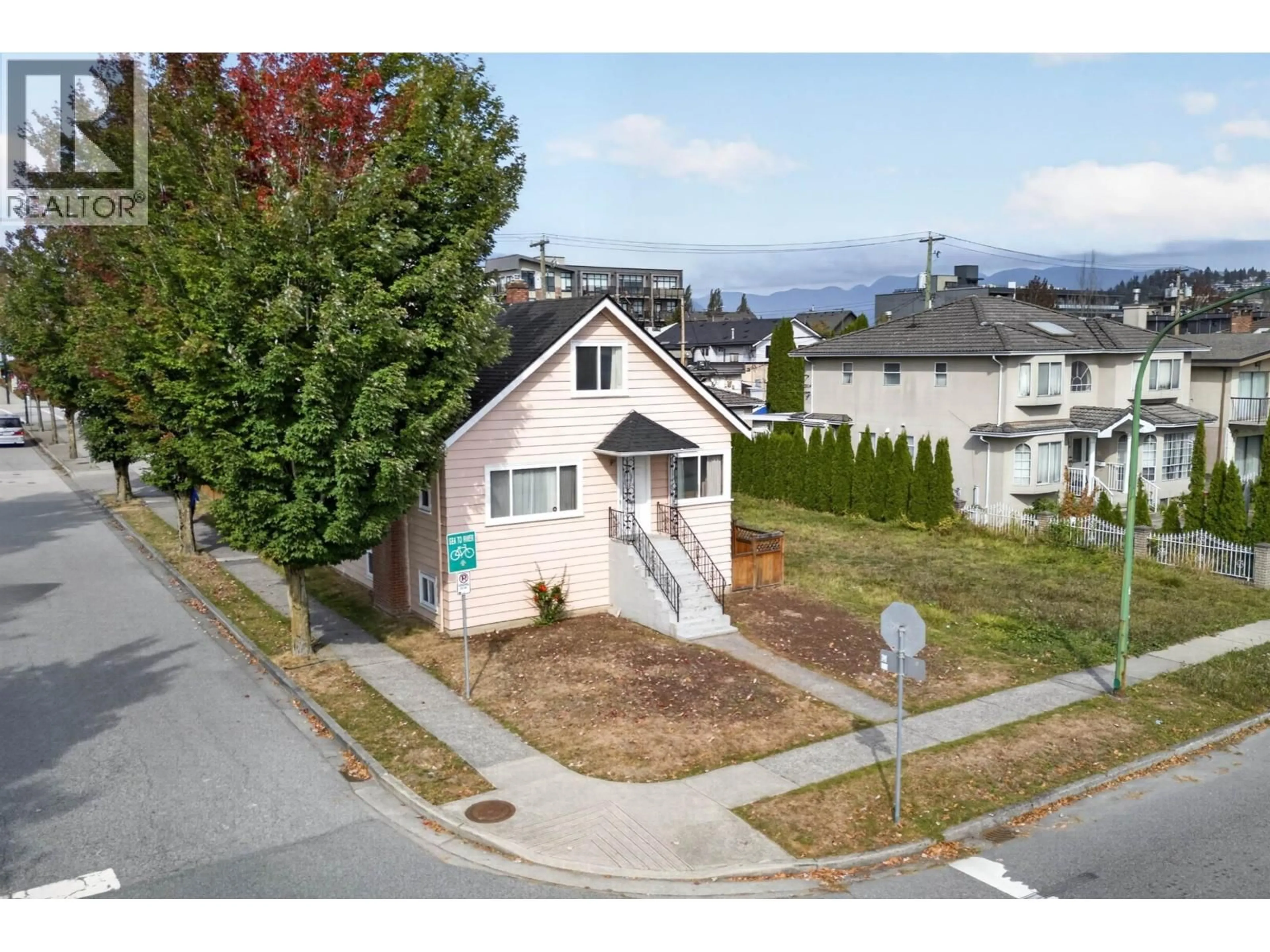 A pic from outside/outdoor area/front of a property/back of a property/a pic from drone, street for 4205 PENDER STREET, Burnaby British Columbia V5C2M4