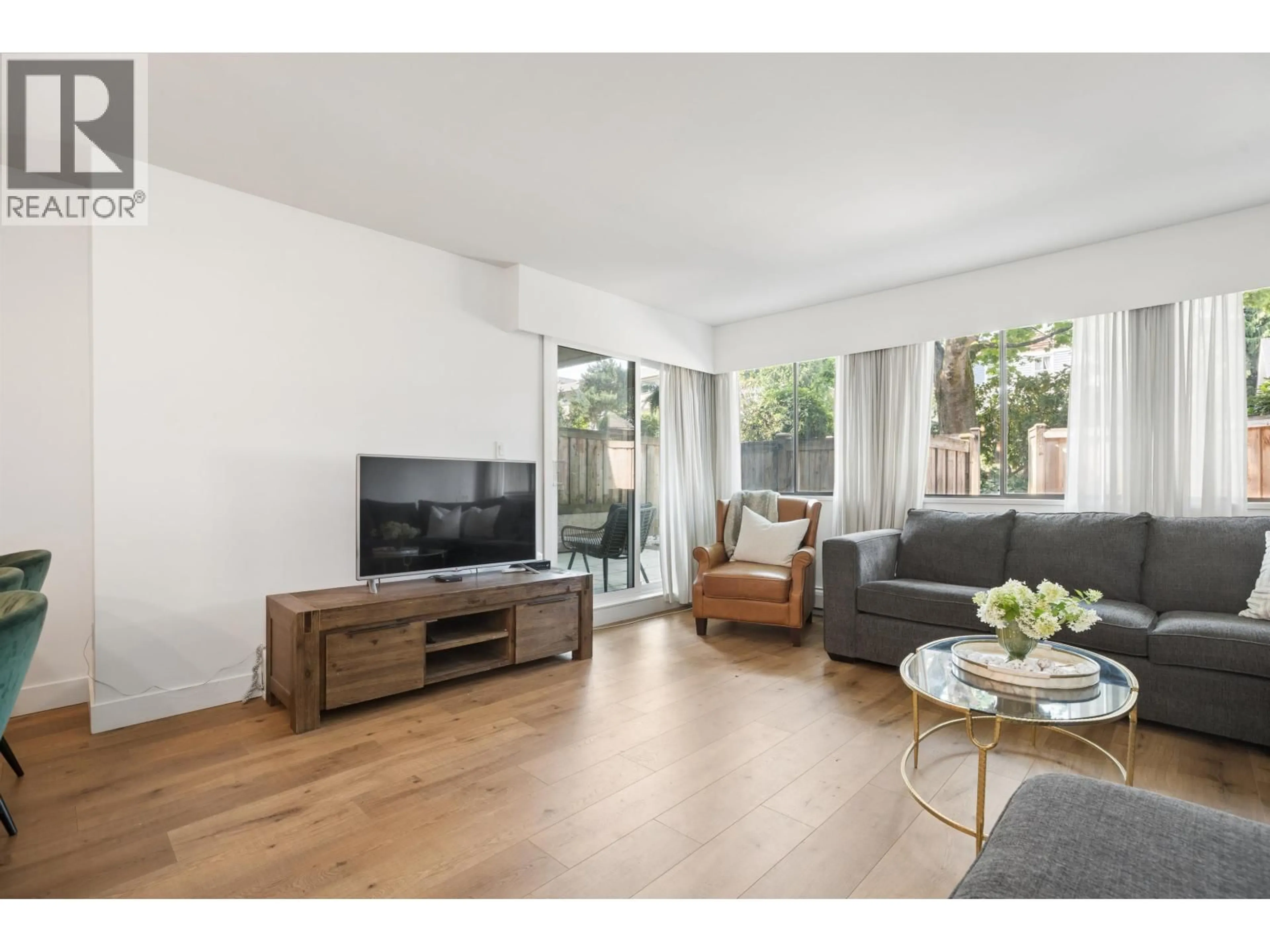 Living room with furniture, wood/laminate floor for 106 - 316 CEDAR STREET, New Westminster British Columbia V3L3P1