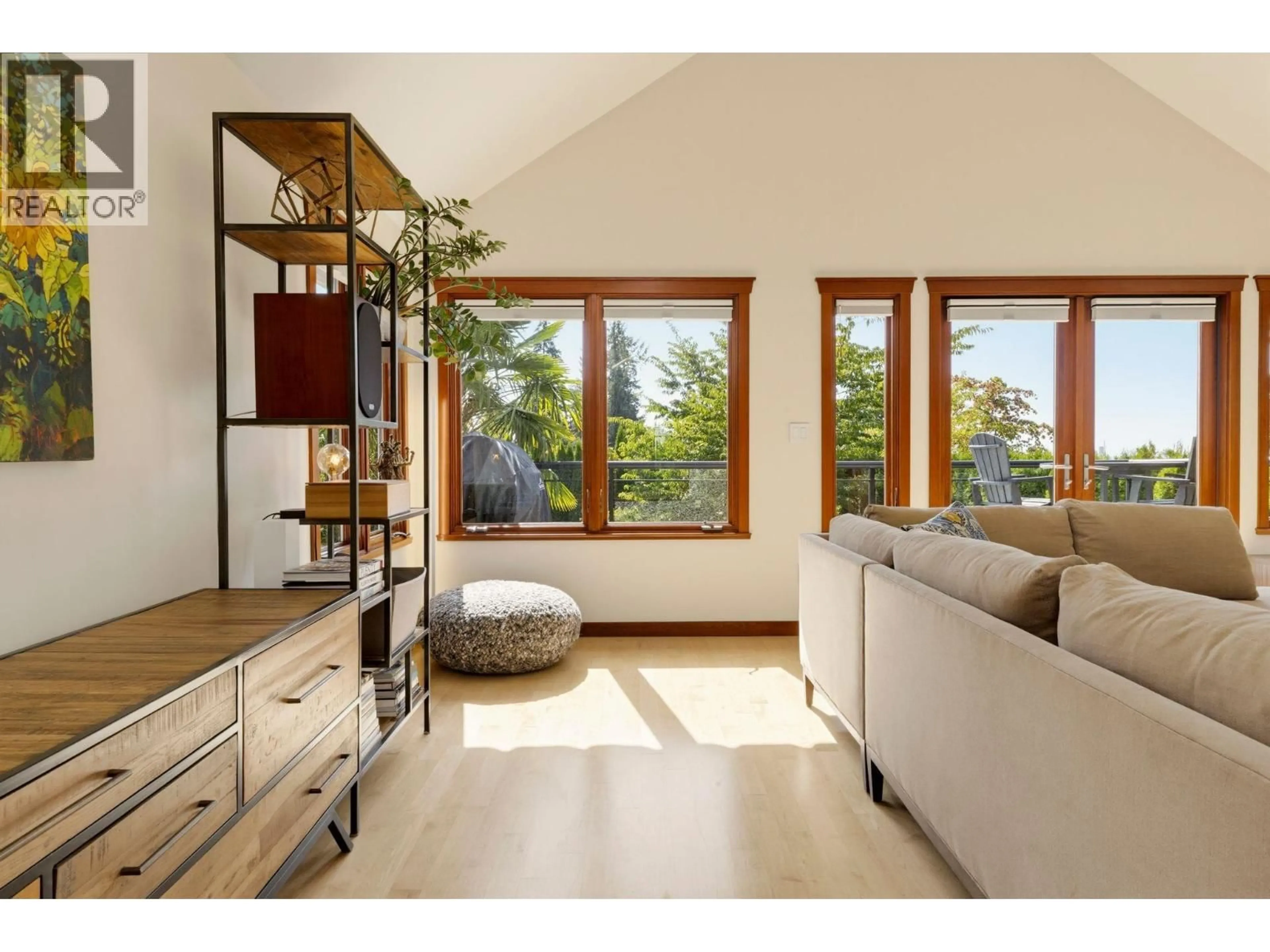 Living room with furniture, wood/laminate floor for 141 WINDSOR ROAD, North Vancouver British Columbia V7N1J9
