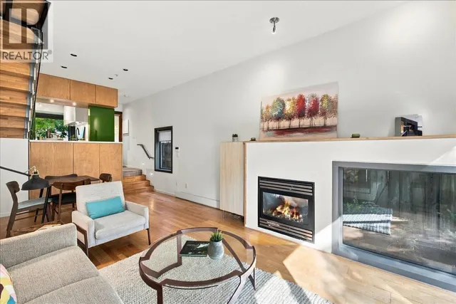 3008 VICTORIA DRIVE, Vancouver 4