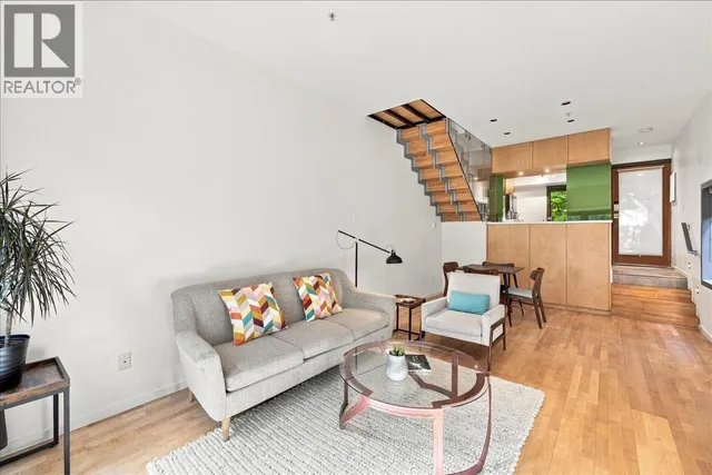 3008 VICTORIA DRIVE, Vancouver 5