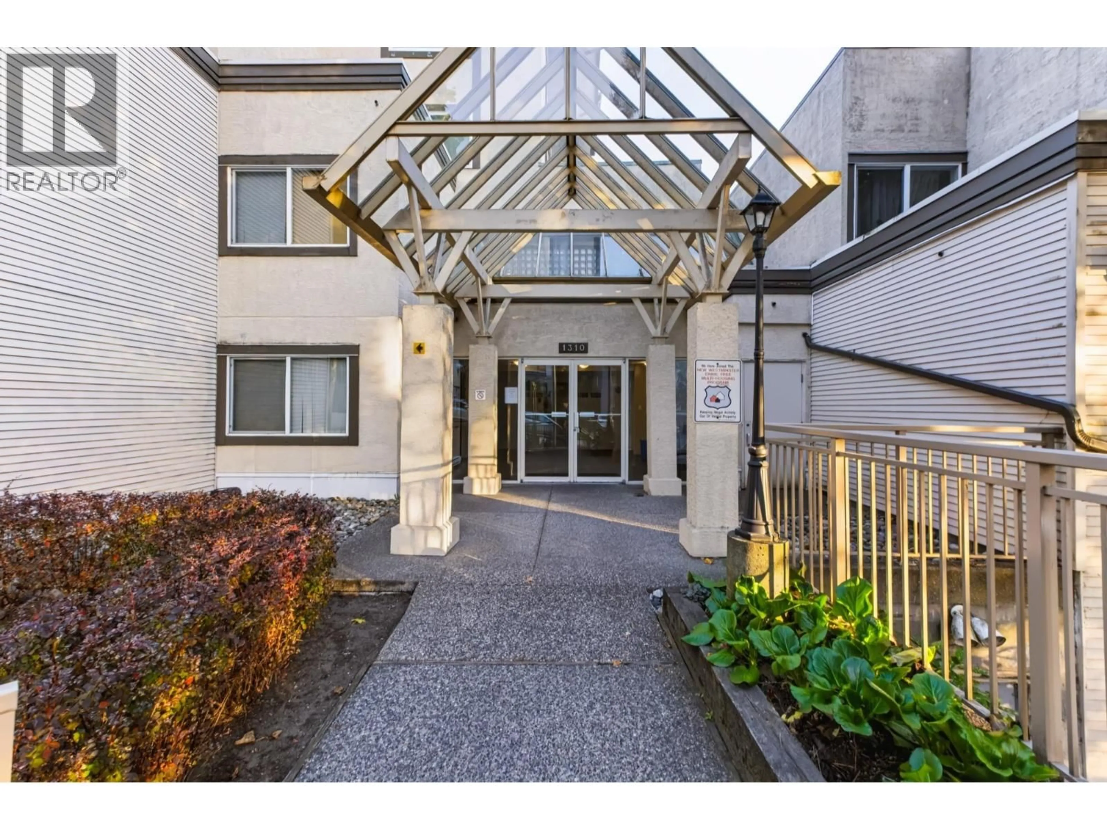Indoor foyer for 612 - 1310 CARIBOO STREET, New Westminster British Columbia V3M1X2