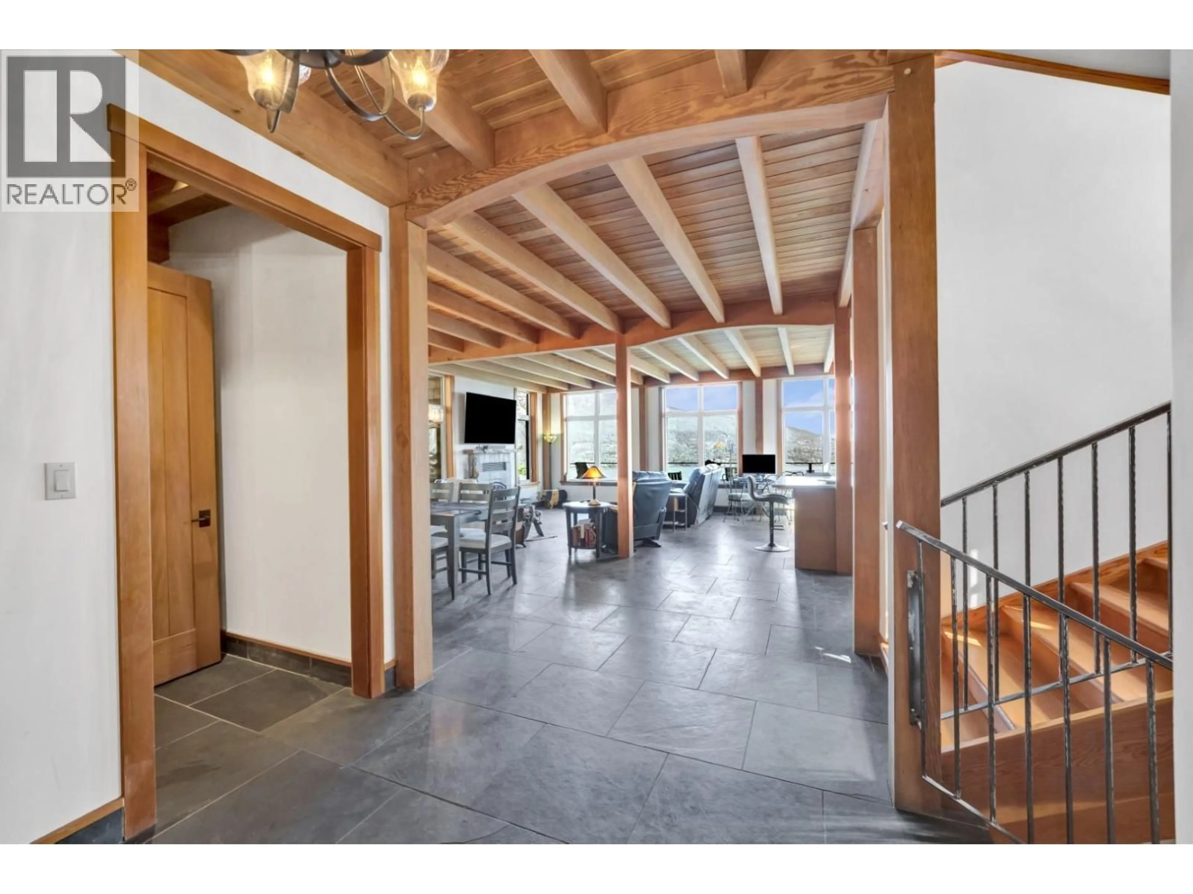 Indoor entryway for 687 CHANNELVIEW DRIVE, Bowen Island British Columbia V0N1G1