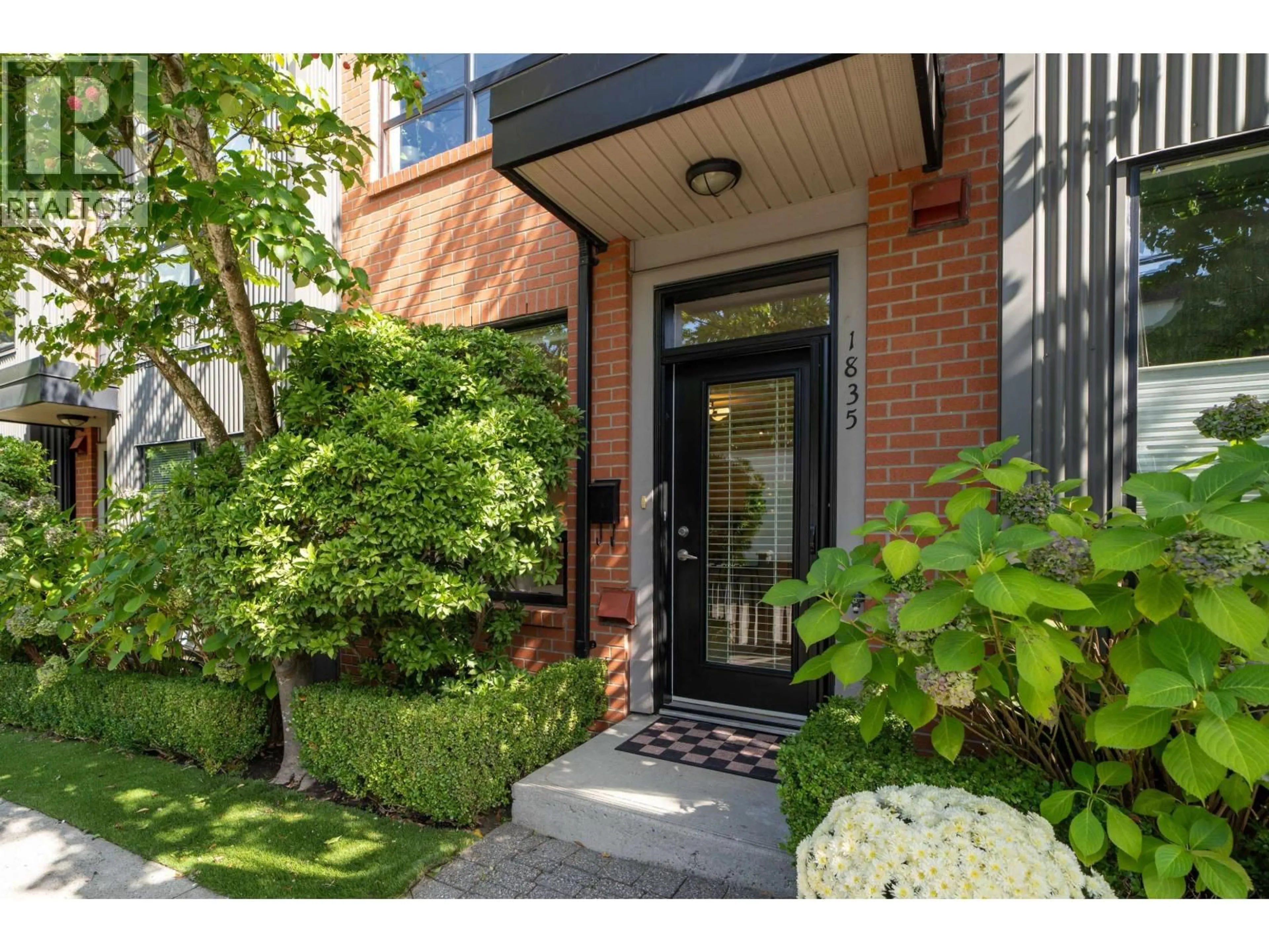 Indoor entryway for 1835 STAINSBURY AVENUE, Vancouver British Columbia V5N2M6