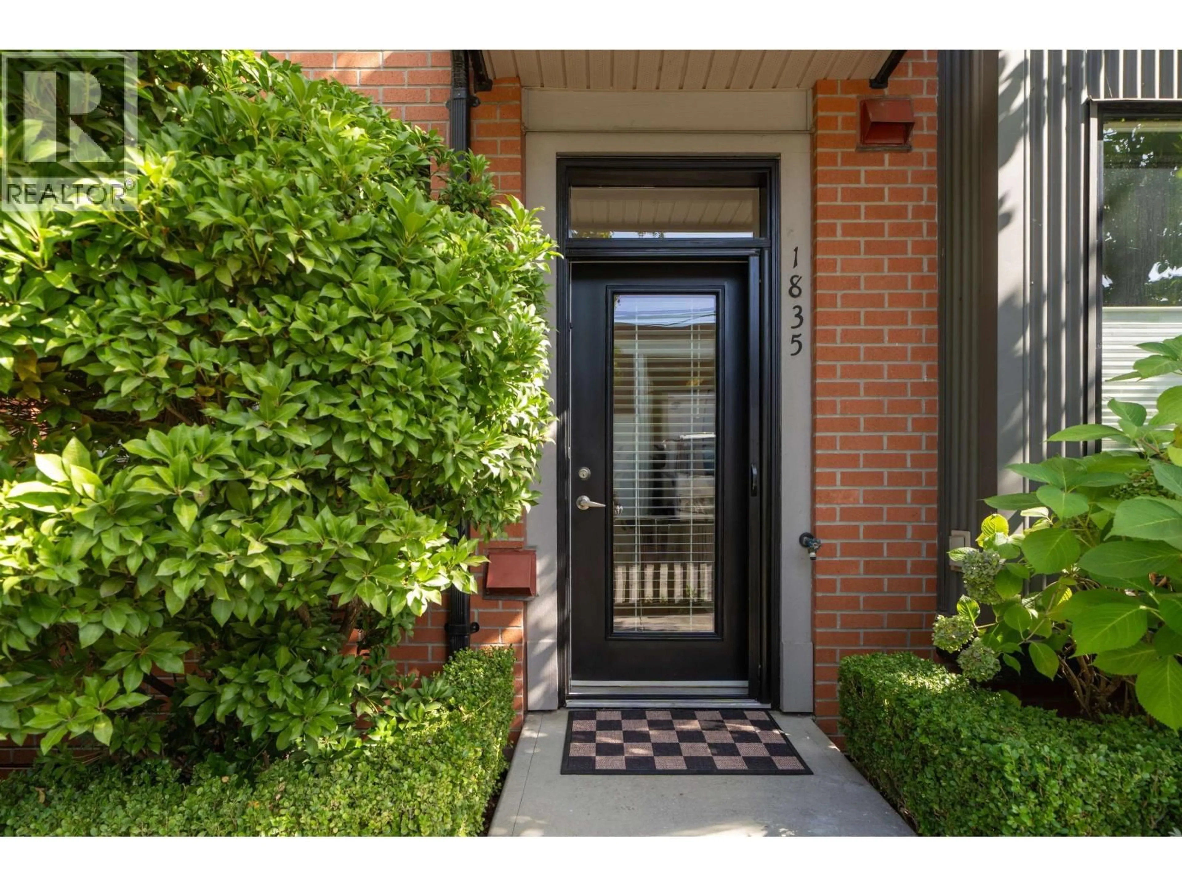 Indoor entryway for 1835 STAINSBURY AVENUE, Vancouver British Columbia V5N2M6