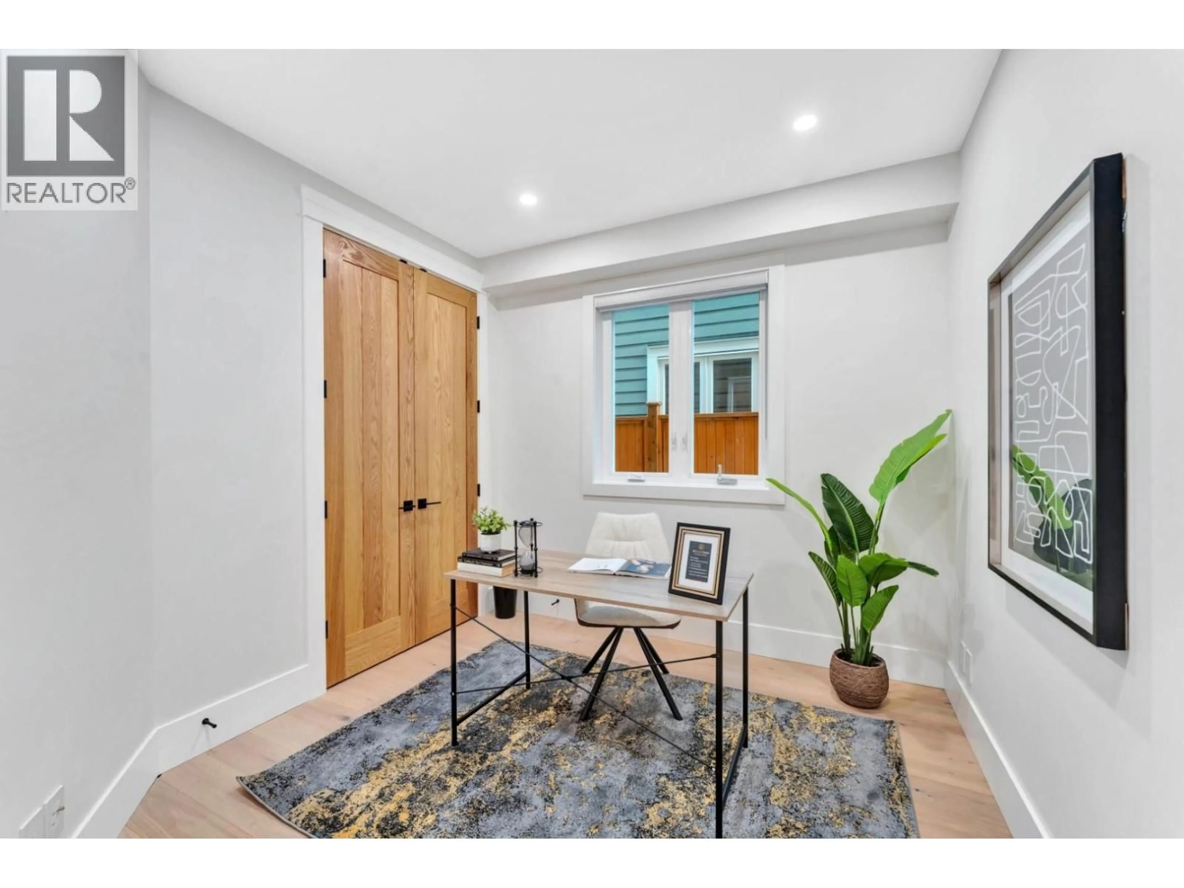 Indoor entryway for 5094A BENTLEY DRIVE, Ladner British Columbia V4K4J9