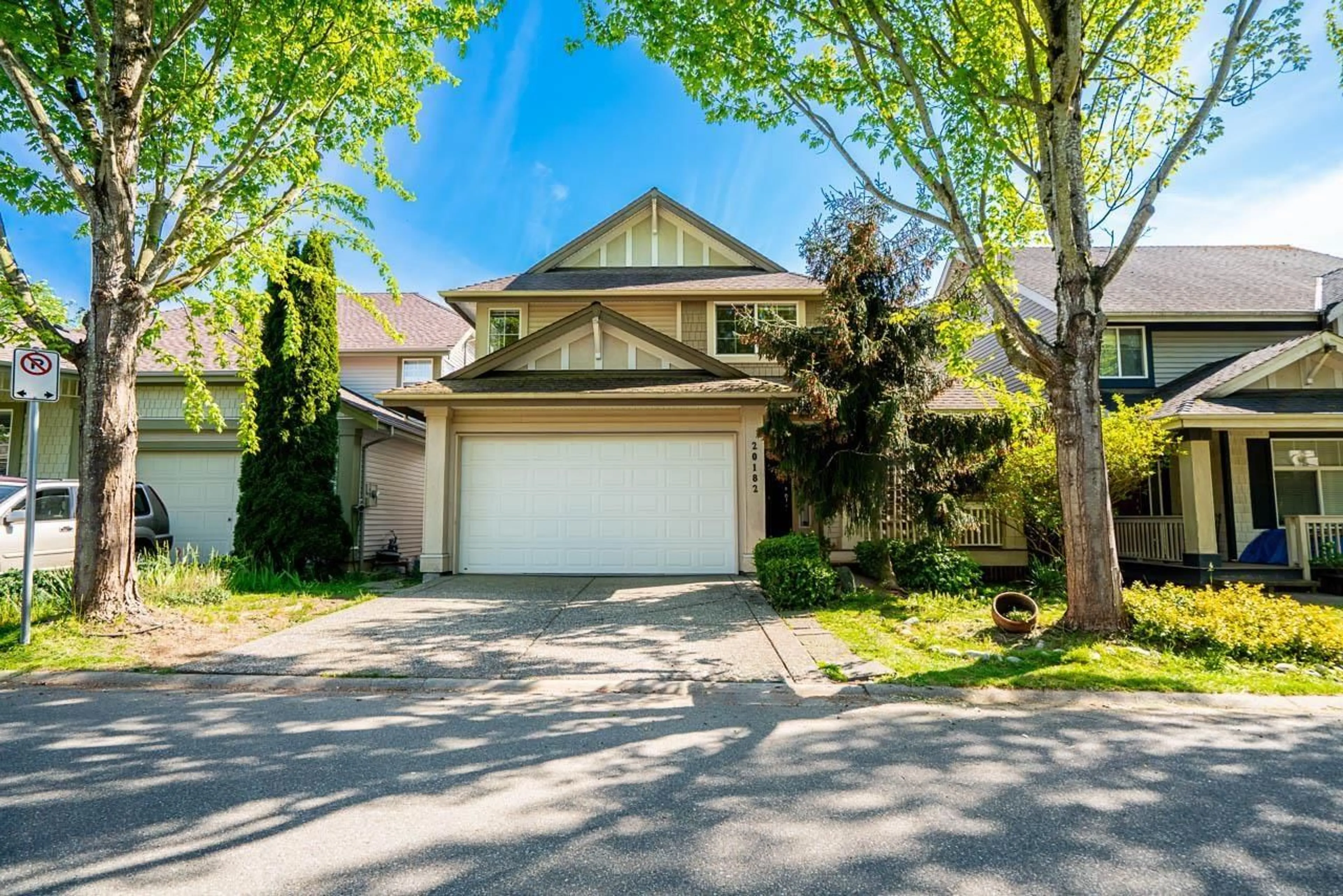 Home with vinyl exterior material, street for 20182 70 AVENUE, Langley British Columbia V2Y2Y1