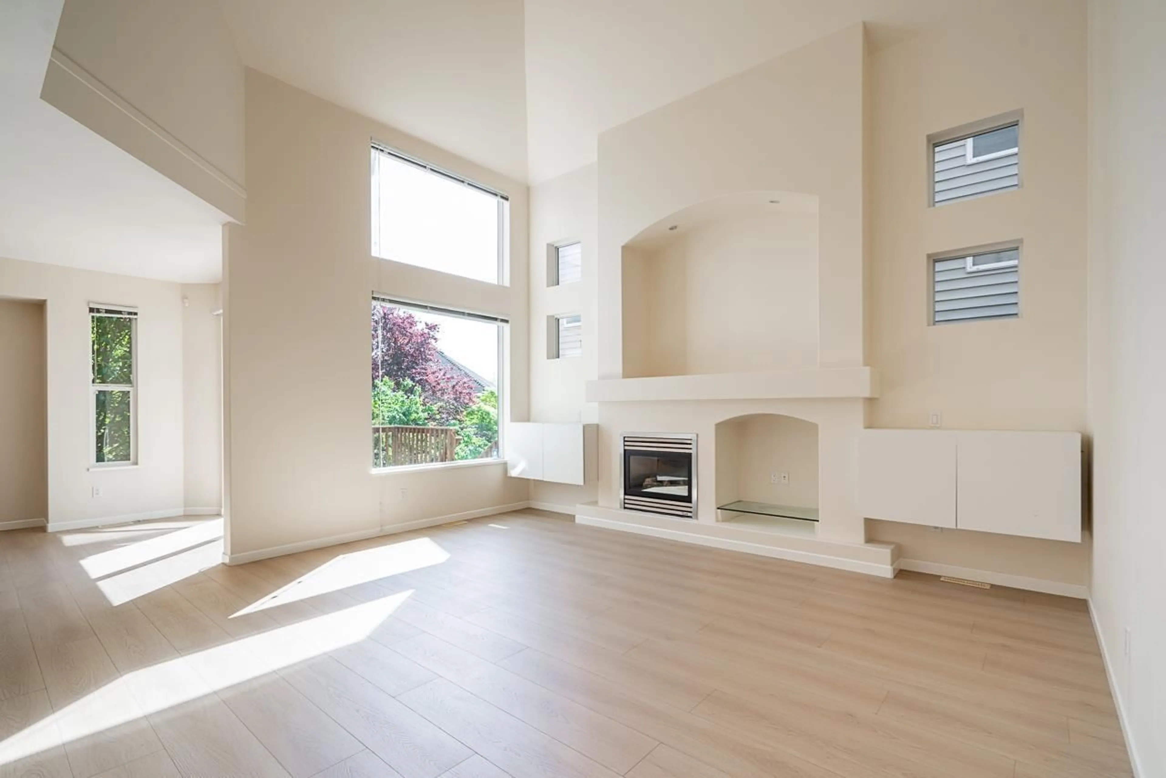 Living room with furniture, unknown for 20182 70 AVENUE, Langley British Columbia V2Y2Y1