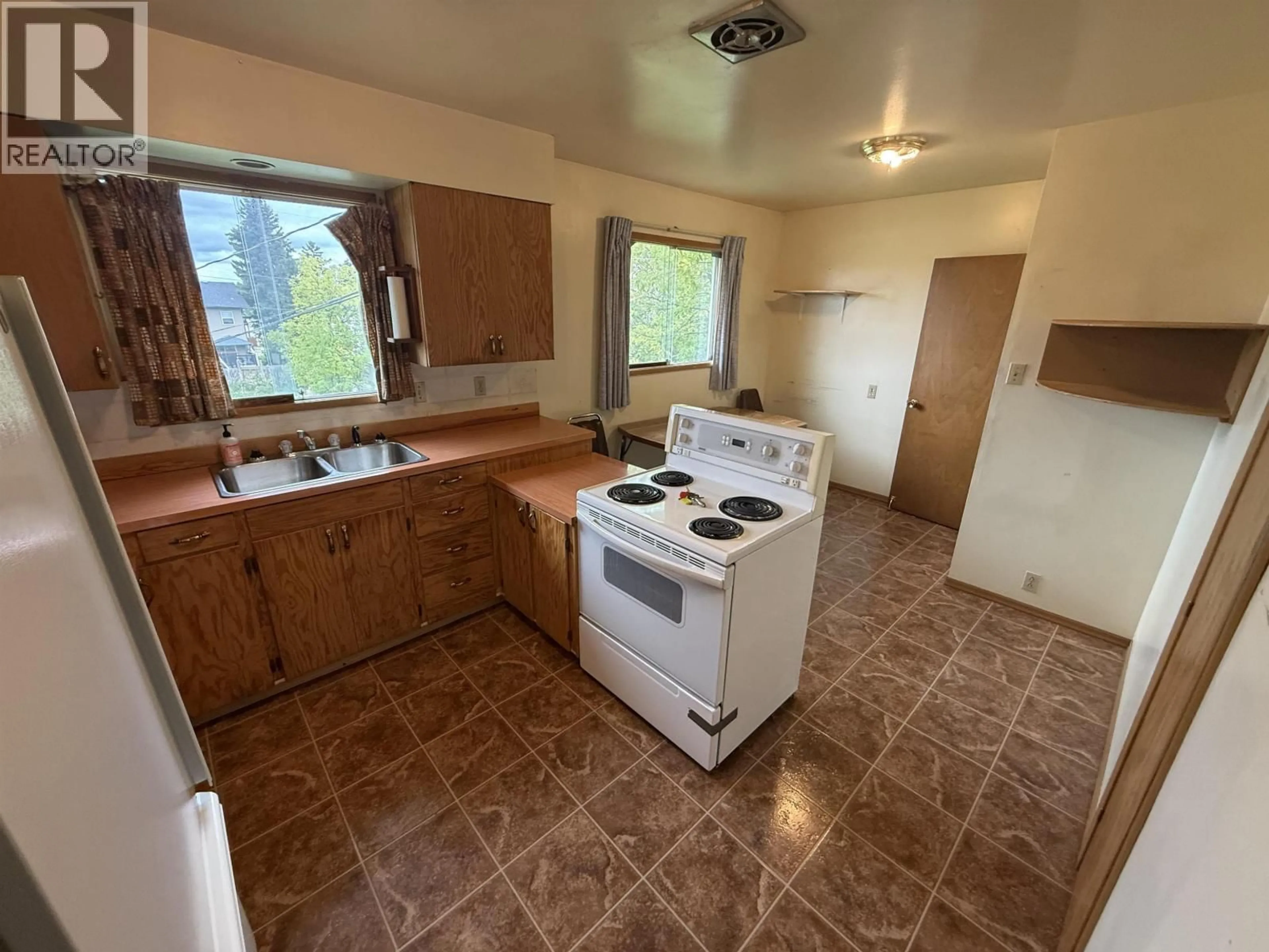 Standard kitchen, unknown for 9511 98A AVENUE, Fort St. John British Columbia V1J1R7