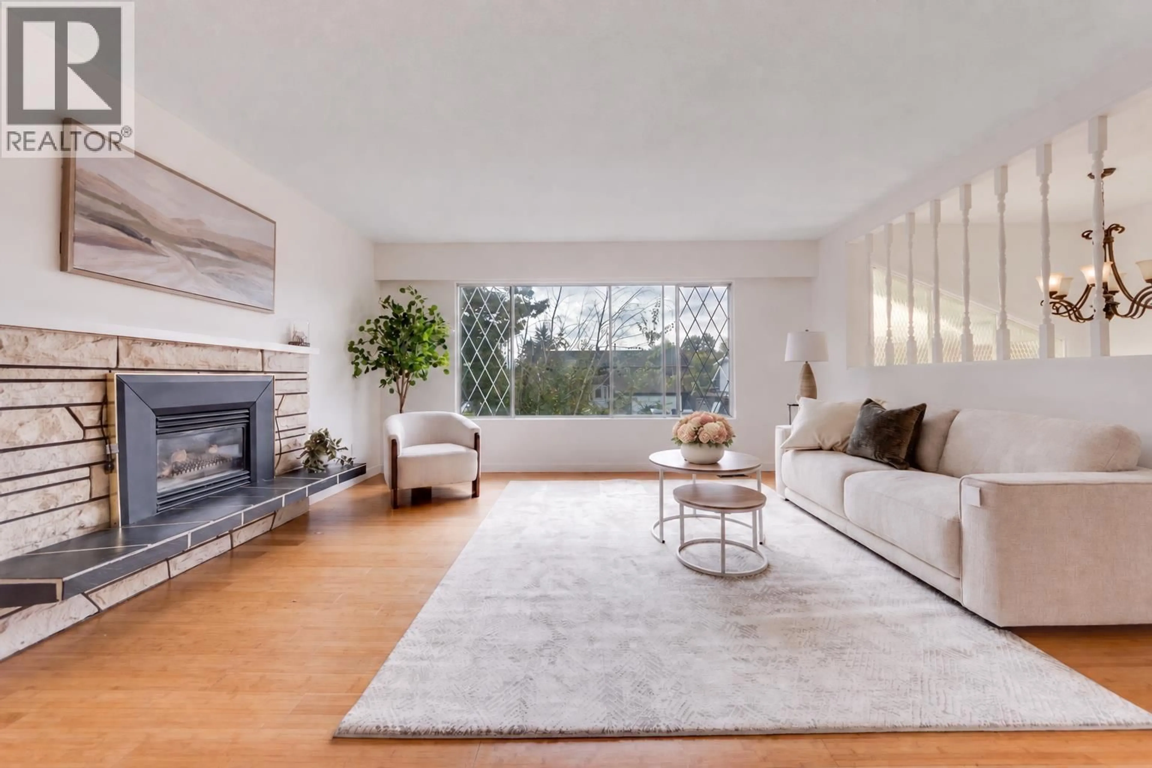 Living room with furniture, wood/laminate floor for 10351 AMETHYST AVENUE, Richmond British Columbia V7A3A8