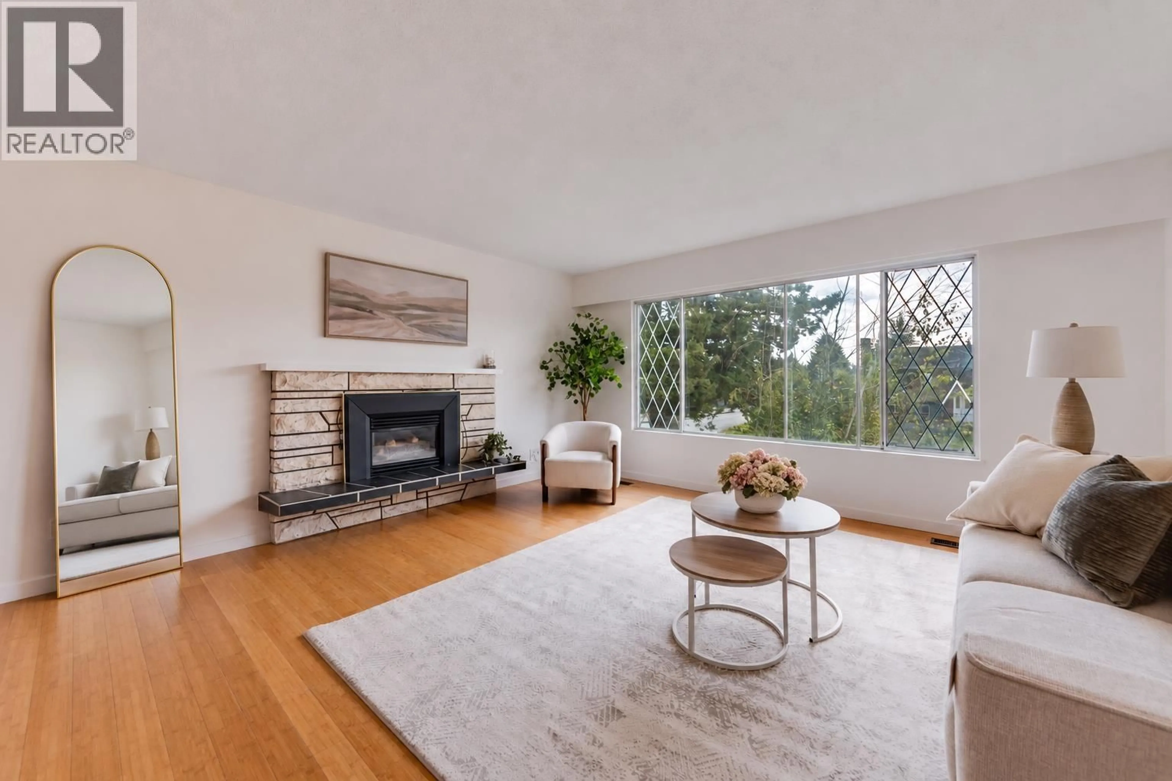 Living room with furniture, unknown for 10351 AMETHYST AVENUE, Richmond British Columbia V7A3A8