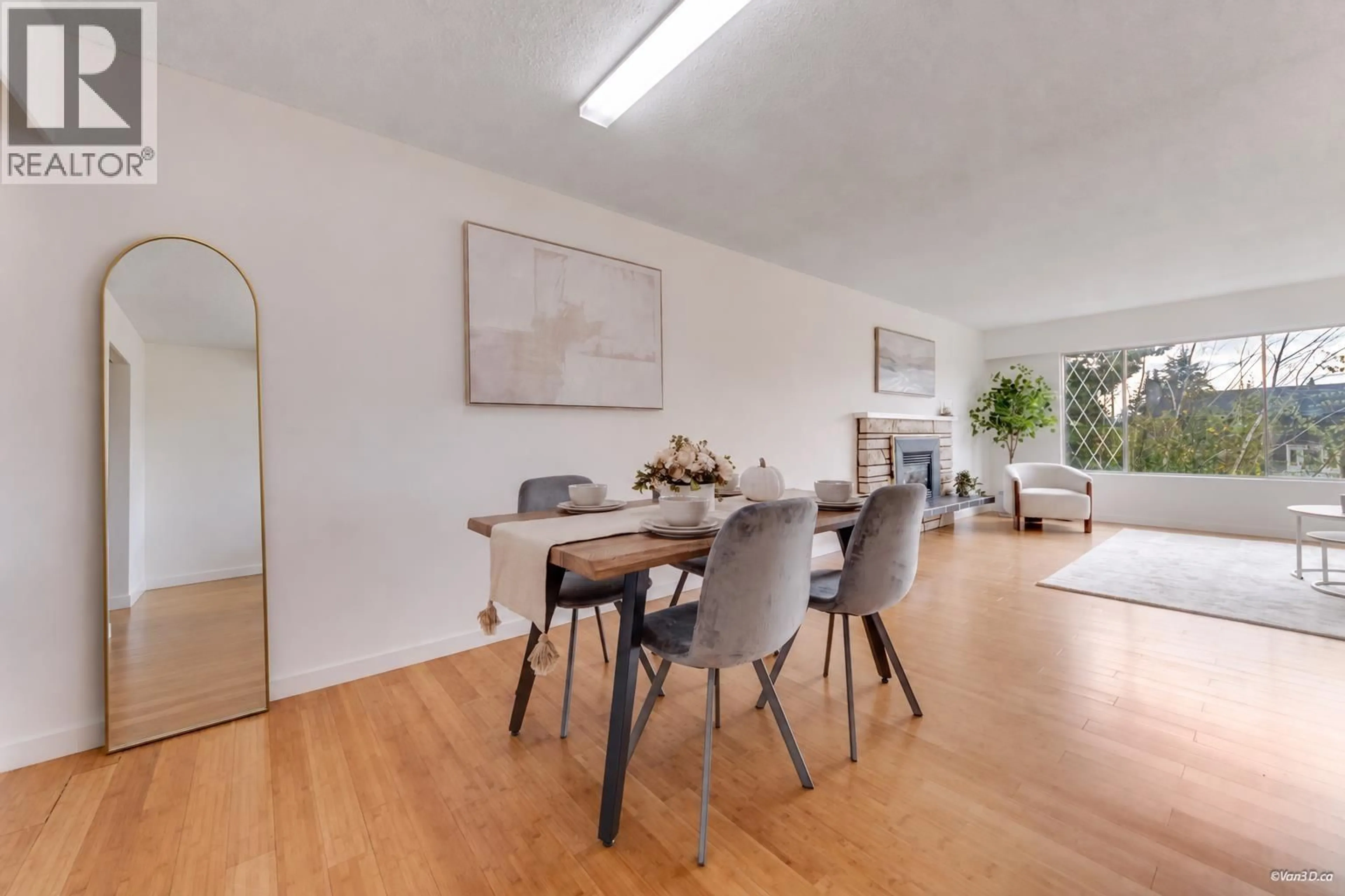 Dining room, wood/laminate floor for 10351 AMETHYST AVENUE, Richmond British Columbia V7A3A8