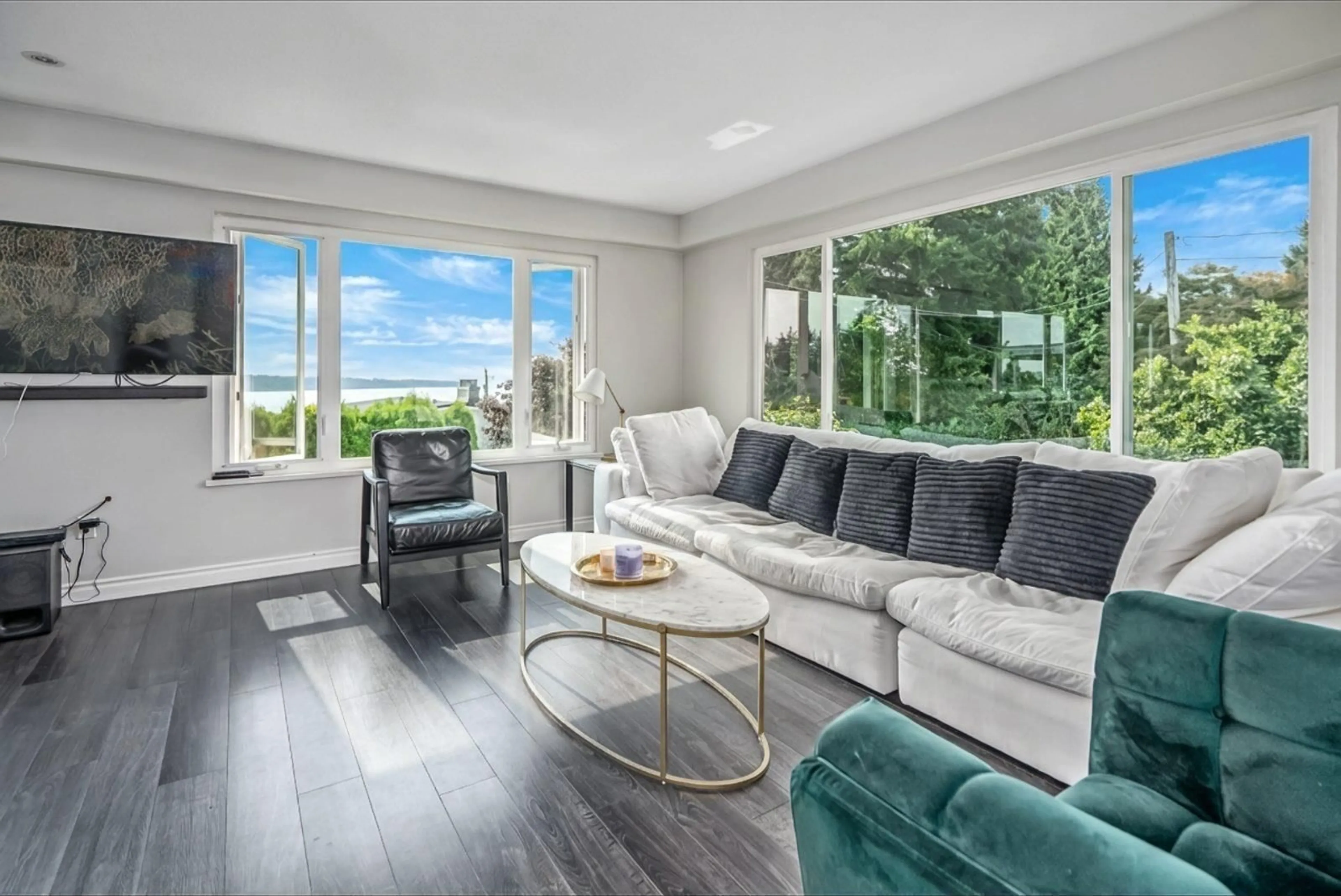Living room with furniture, unknown for 1130 MAPLE STREET, White Rock British Columbia V4B4M6