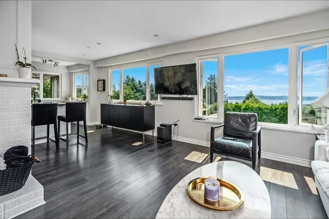 1130 MAPLE STREET, White Rock 5