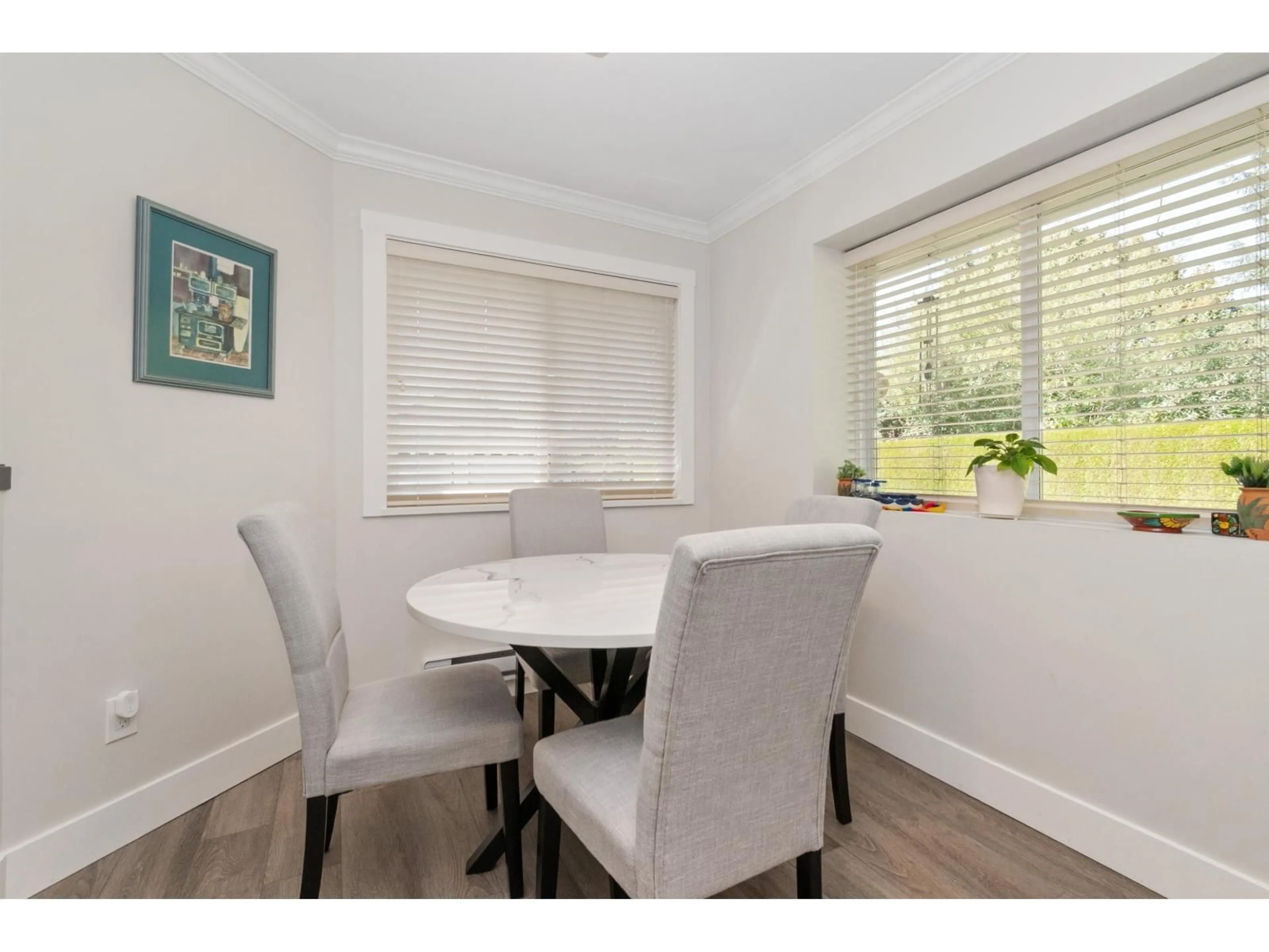 Dining room, wood/laminate floor for 14 - 46349 CESSNA DRIVE, Chilliwack British Columbia V2P1A7