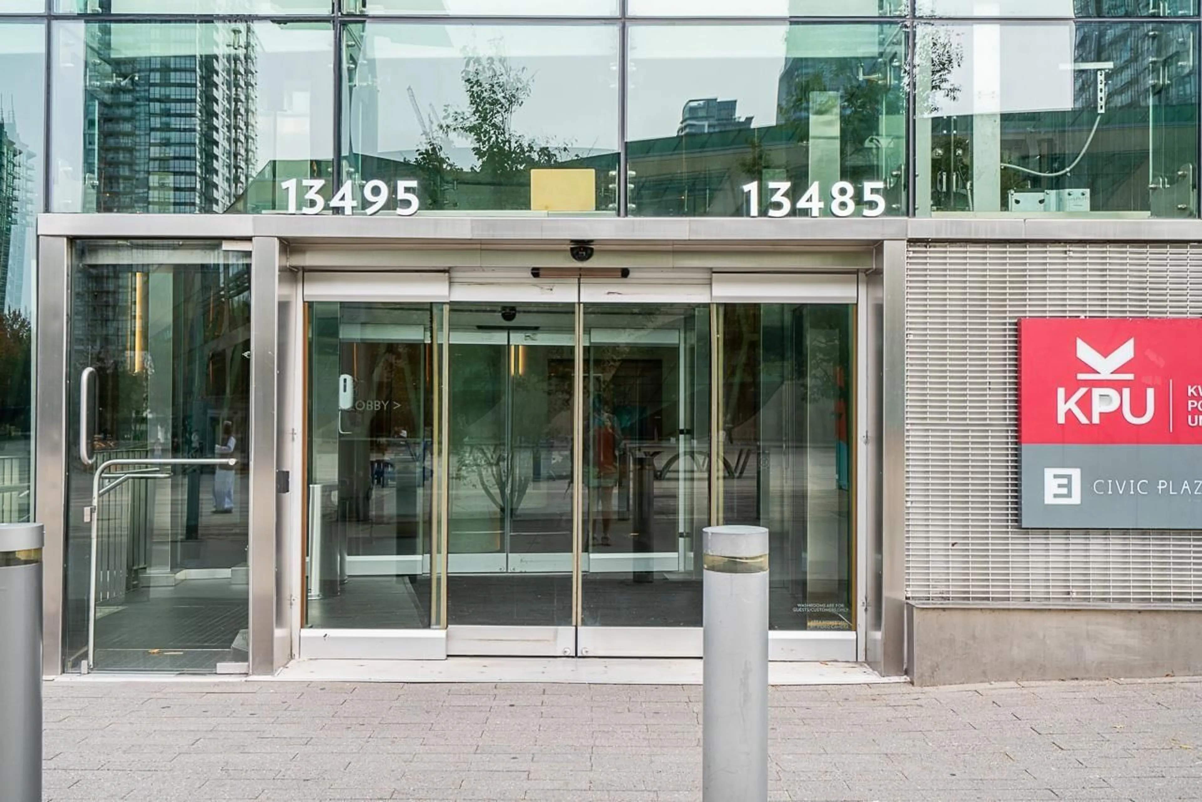Indoor foyer for 3406 - 13495 CENTRAL AVENUE, Surrey British Columbia V3T0K2