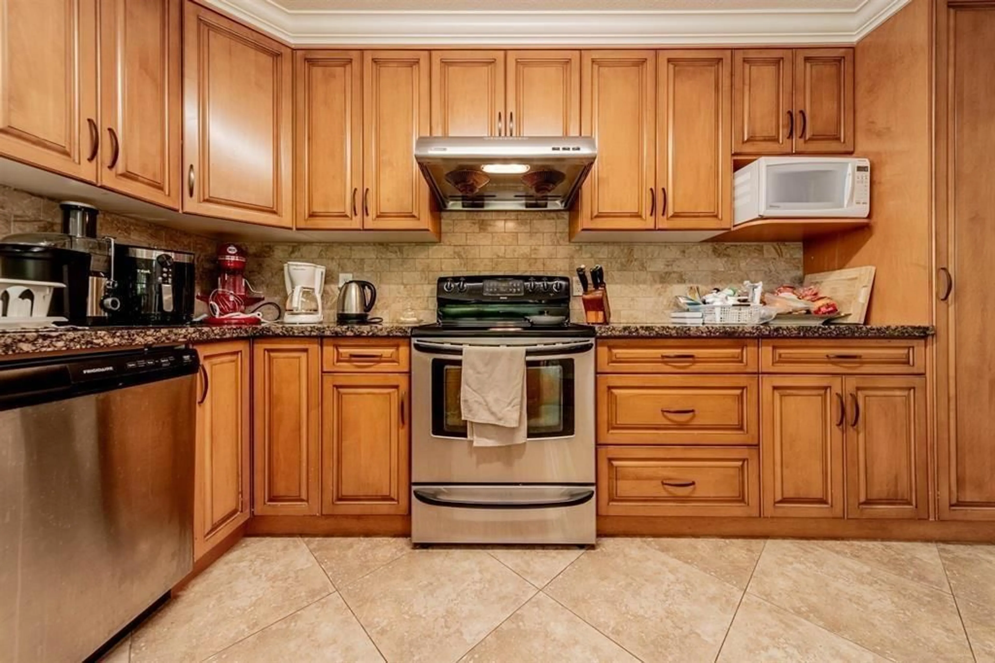 Standard kitchen, ceramic/tile floor for 14636 18 AVENUE, Surrey British Columbia V4A7R3