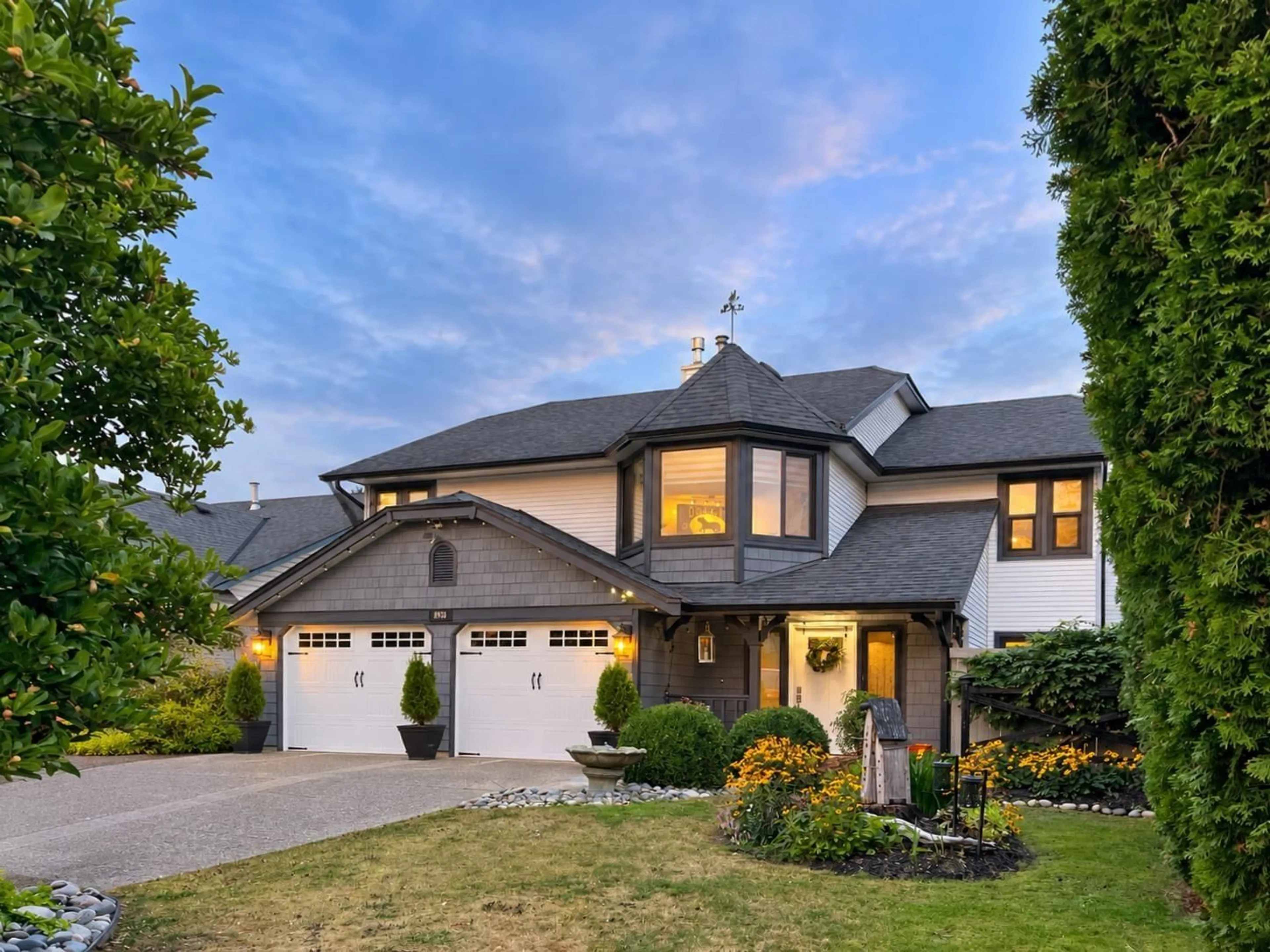 Home with vinyl exterior material, street for 8998 203B STREET, Langley British Columbia V1M1Y6
