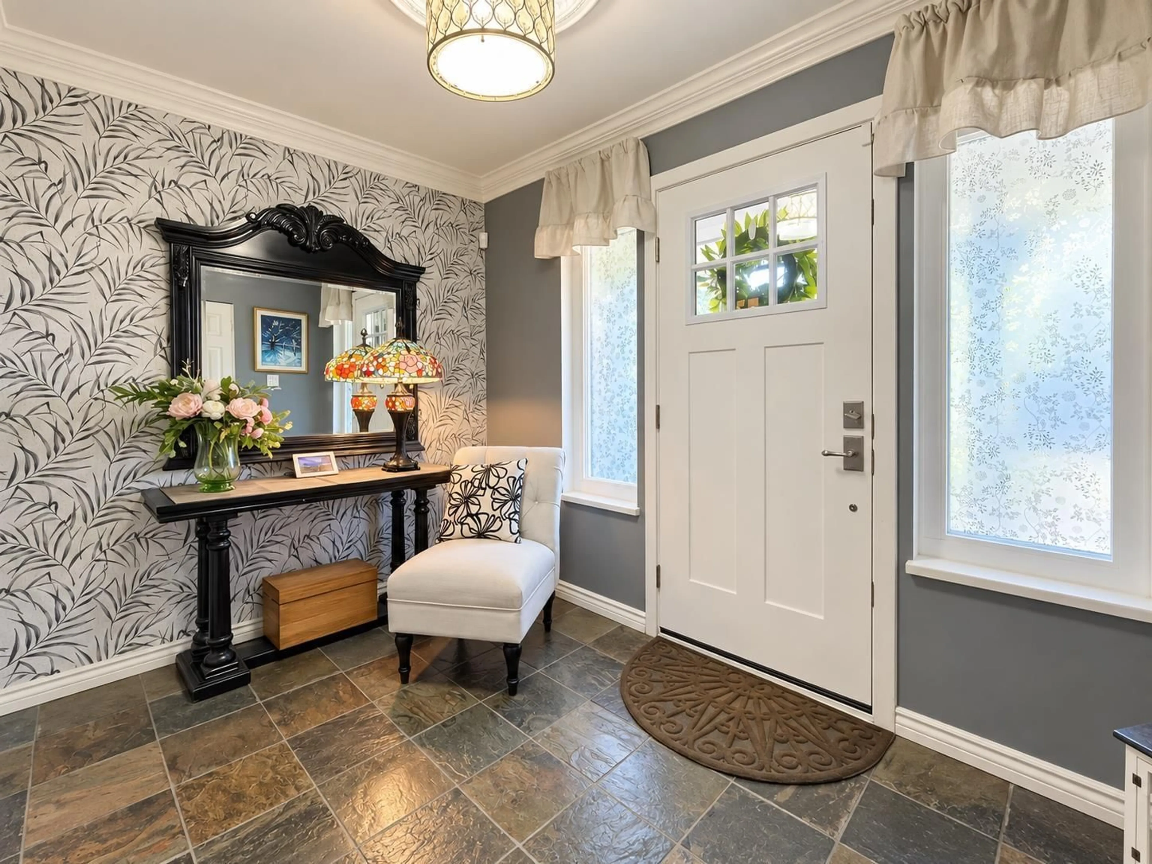Indoor entryway for 8998 203B STREET, Langley British Columbia V1M1Y6