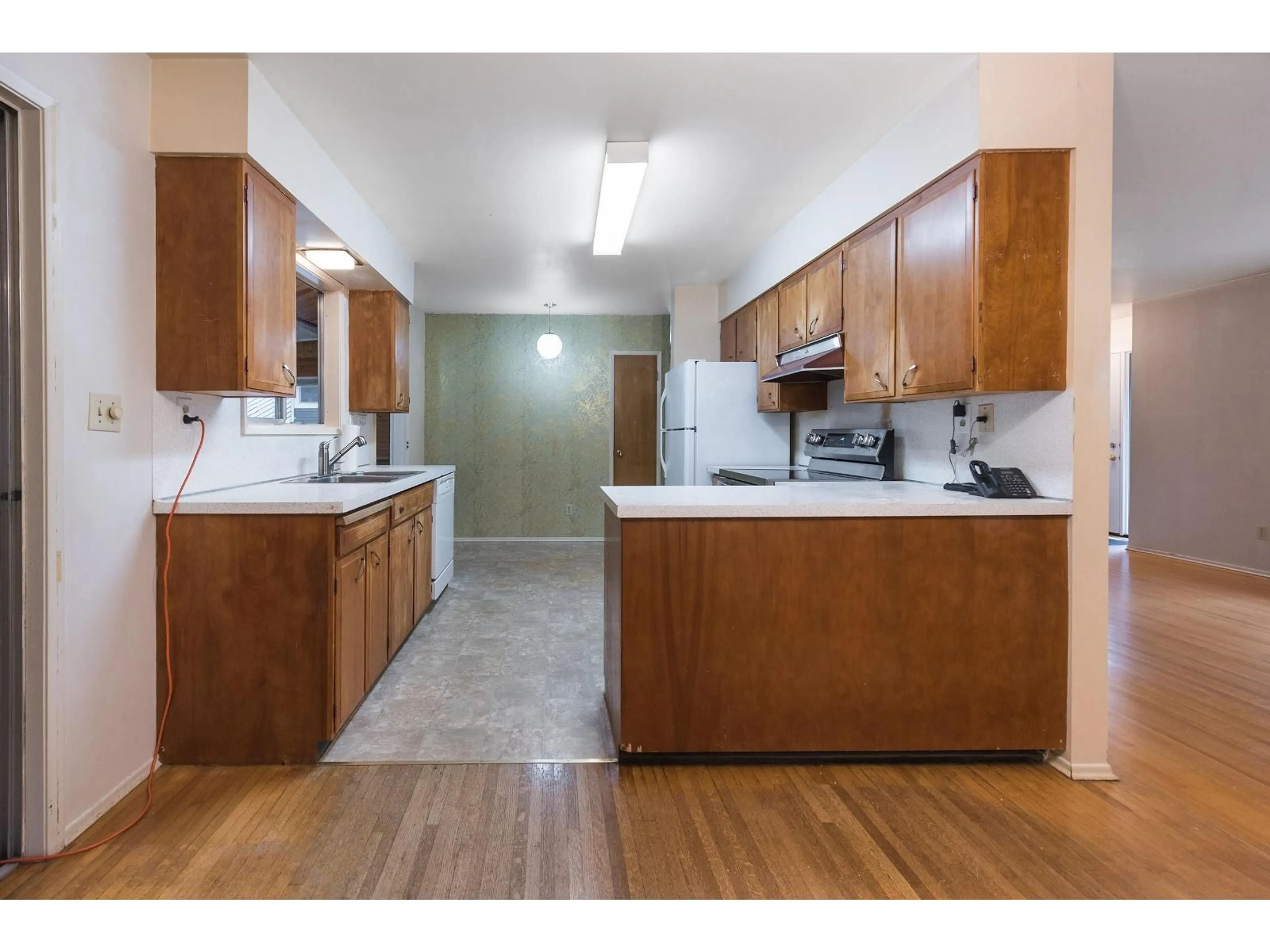 Standard kitchen, unknown for 710 COQUIHALLA STREET, Hope British Columbia V0X1L0
