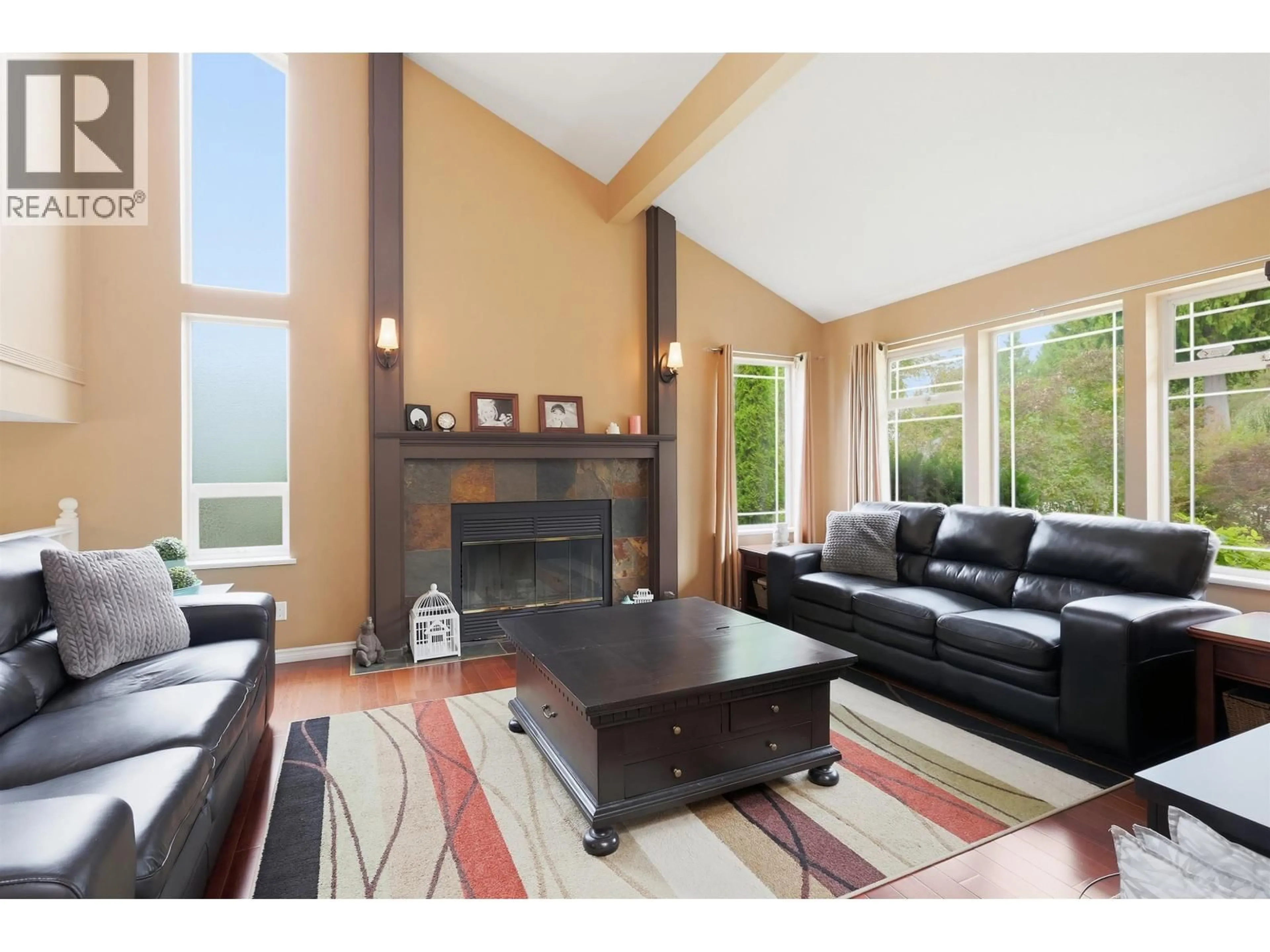Living room with furniture, wood/laminate floor for 1461 BONNIEBROOK HEIGHTS ROAD, Gibsons British Columbia V0N1V1