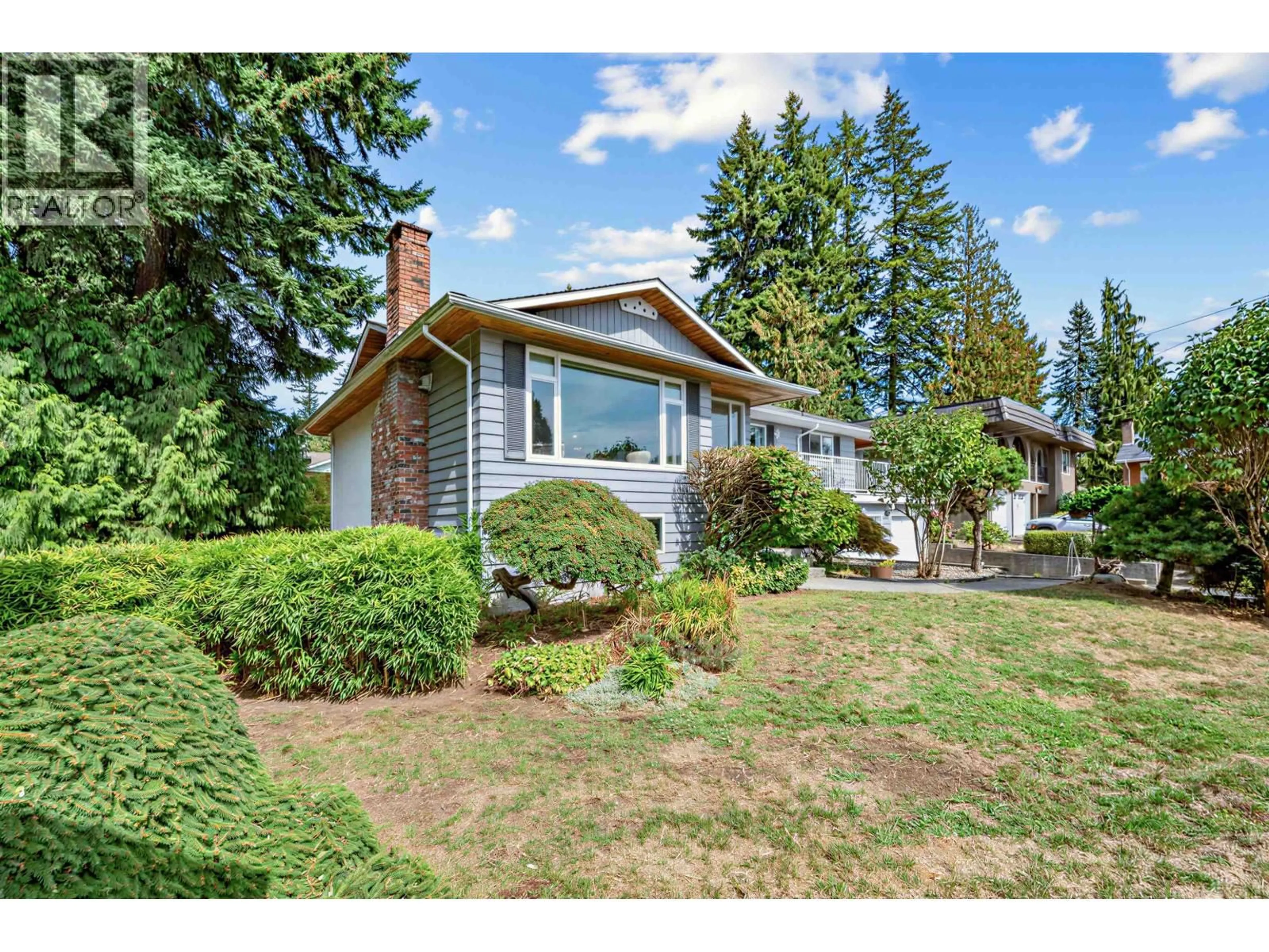 Home with vinyl exterior material, street for 524 LYN COURT, Coquitlam British Columbia V3J5N2