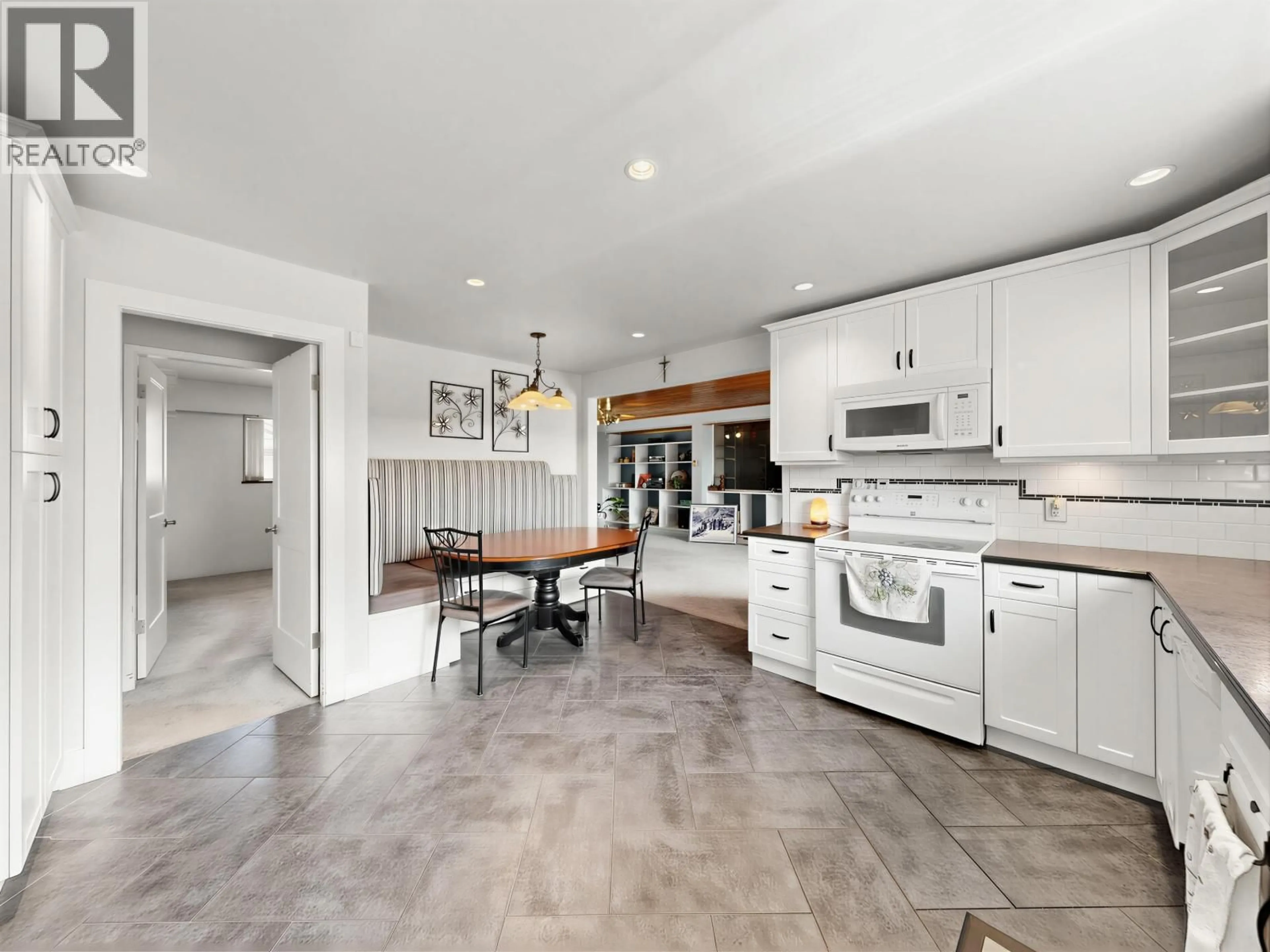 Open concept kitchen, ceramic/tile floor for 524 LYN COURT, Coquitlam British Columbia V3J5N2