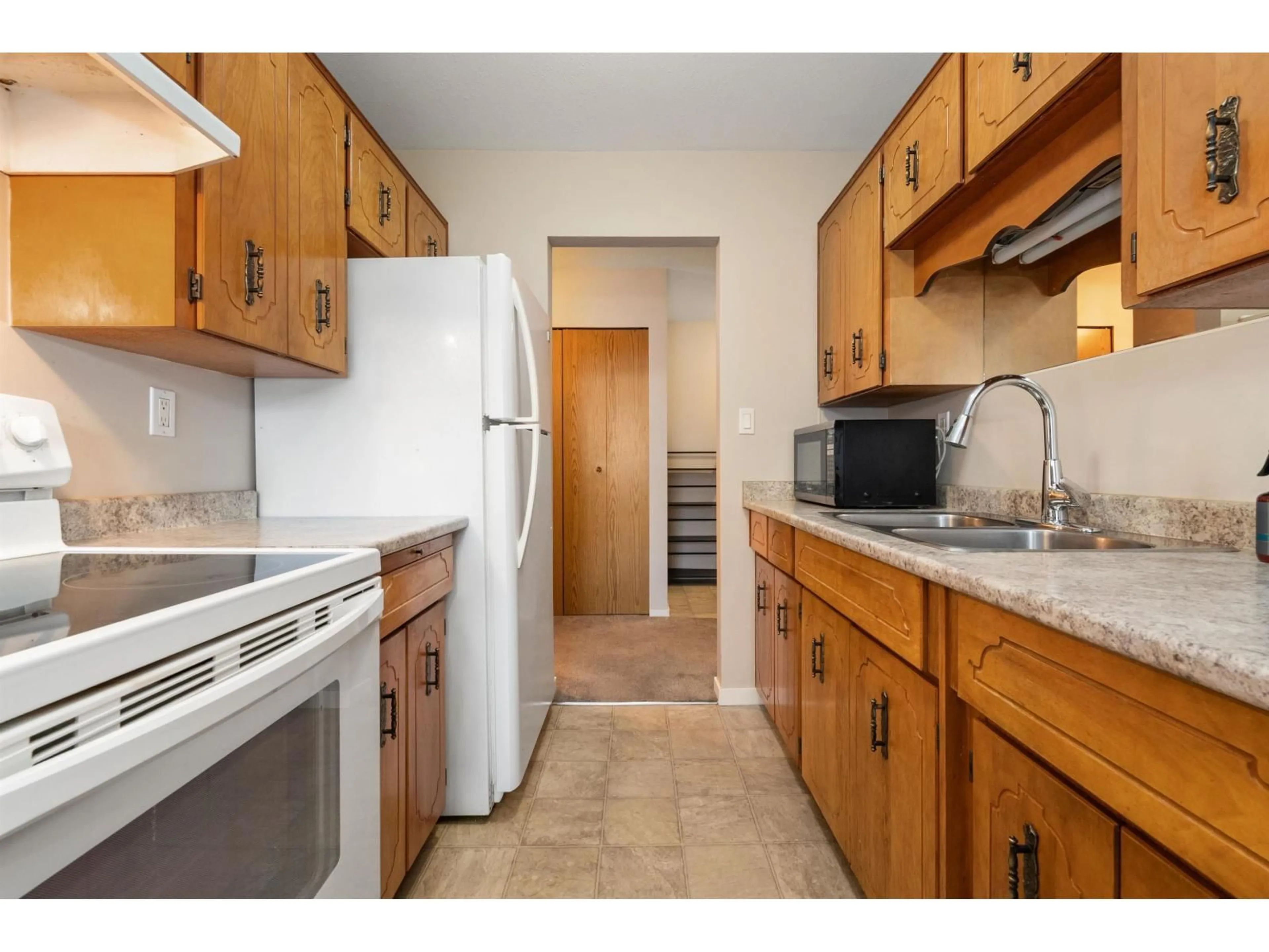 Standard kitchen, unknown for 58 - 7455 HURON STREET, Chilliwack British Columbia V2R3T9