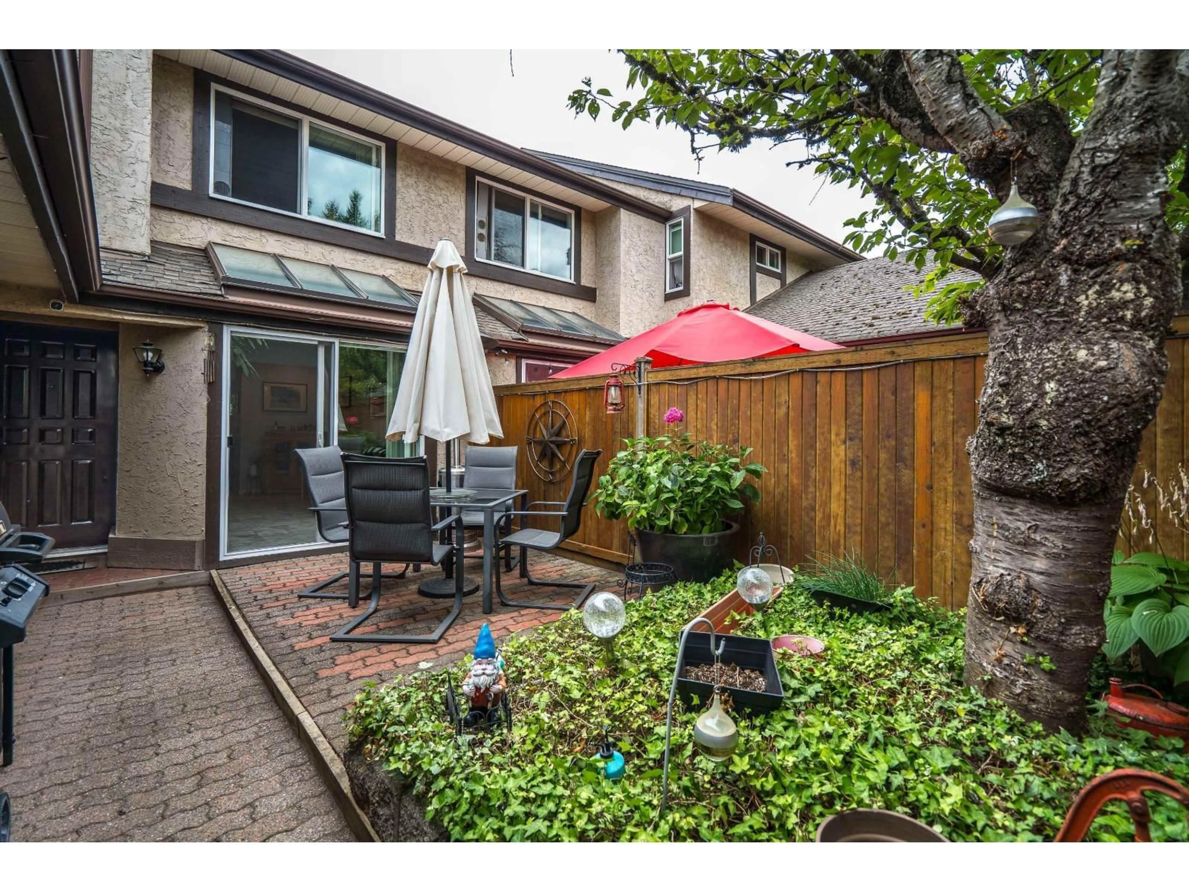 Patio, street for 10 - 34755 OLD YALE ROAD, Abbotsford British Columbia V2S7S5
