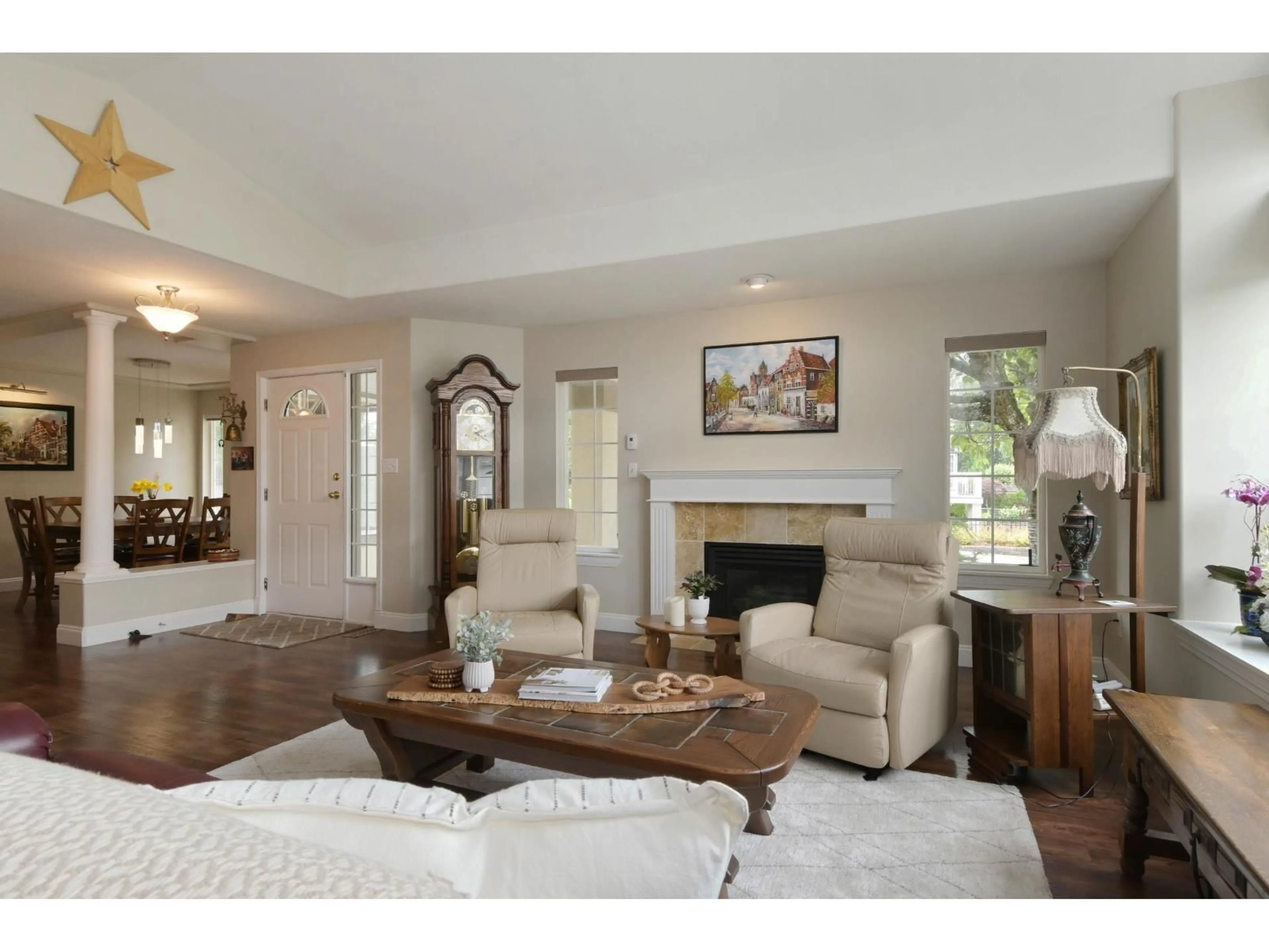 Living room with furniture, unknown for 1 - 32777 CHILCOTIN DRIVE, Abbotsford British Columbia V2T5W4