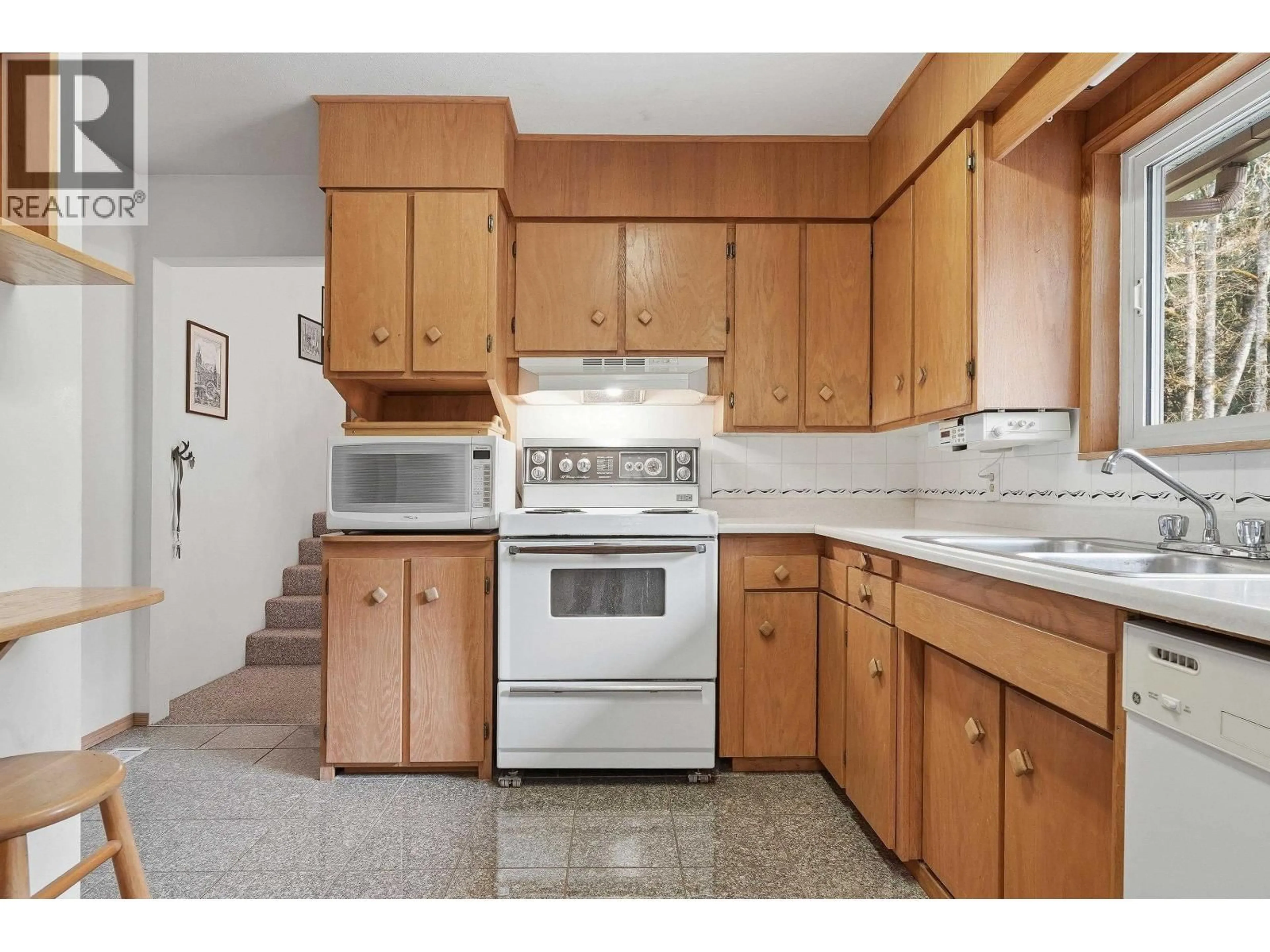 Standard kitchen, unknown for 11626 248 STREET, Maple Ridge British Columbia V4R1H7