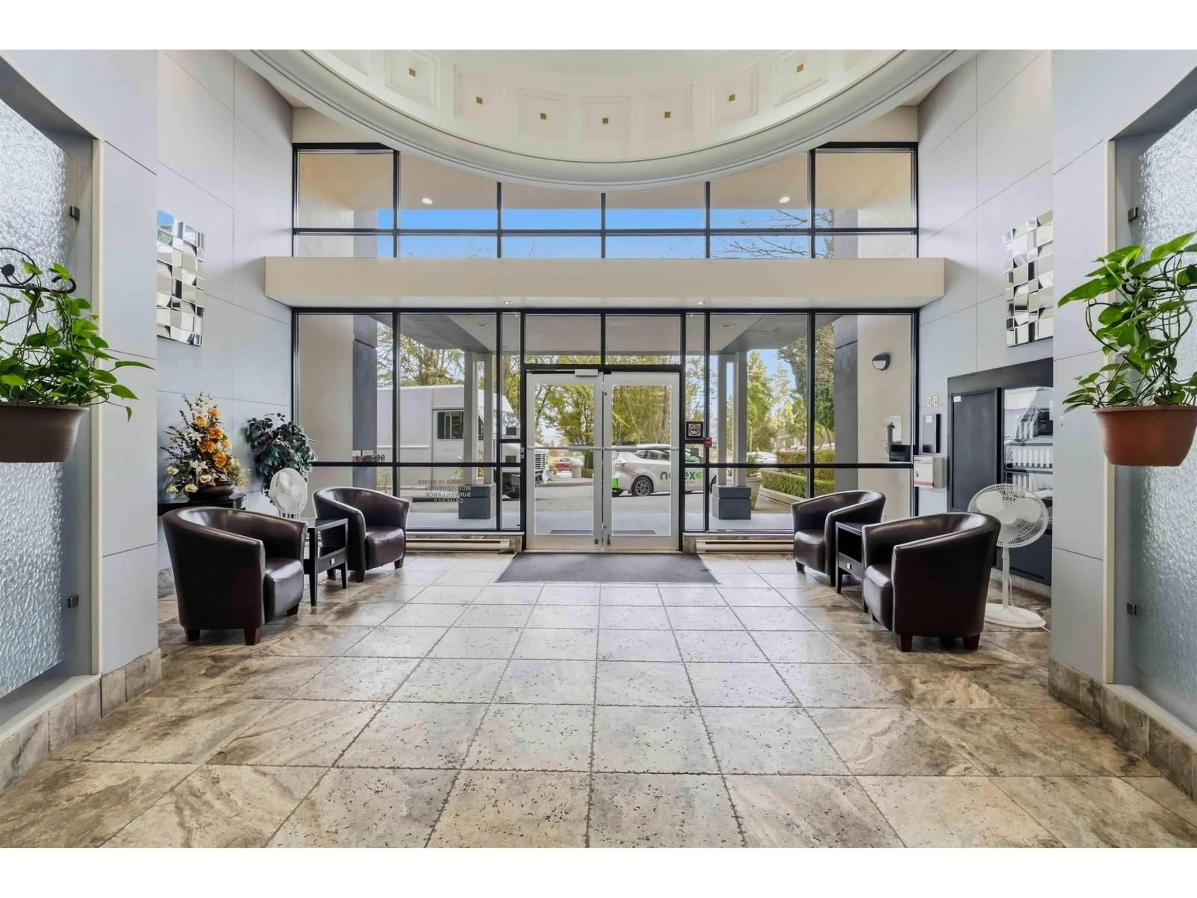 Indoor foyer for 1104 - 10899 UNIVERSITY DRIVE, Surrey British Columbia V3T5V2