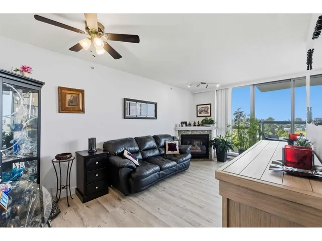 1104 - 10899 UNIVERSITY DRIVE, Surrey 5
