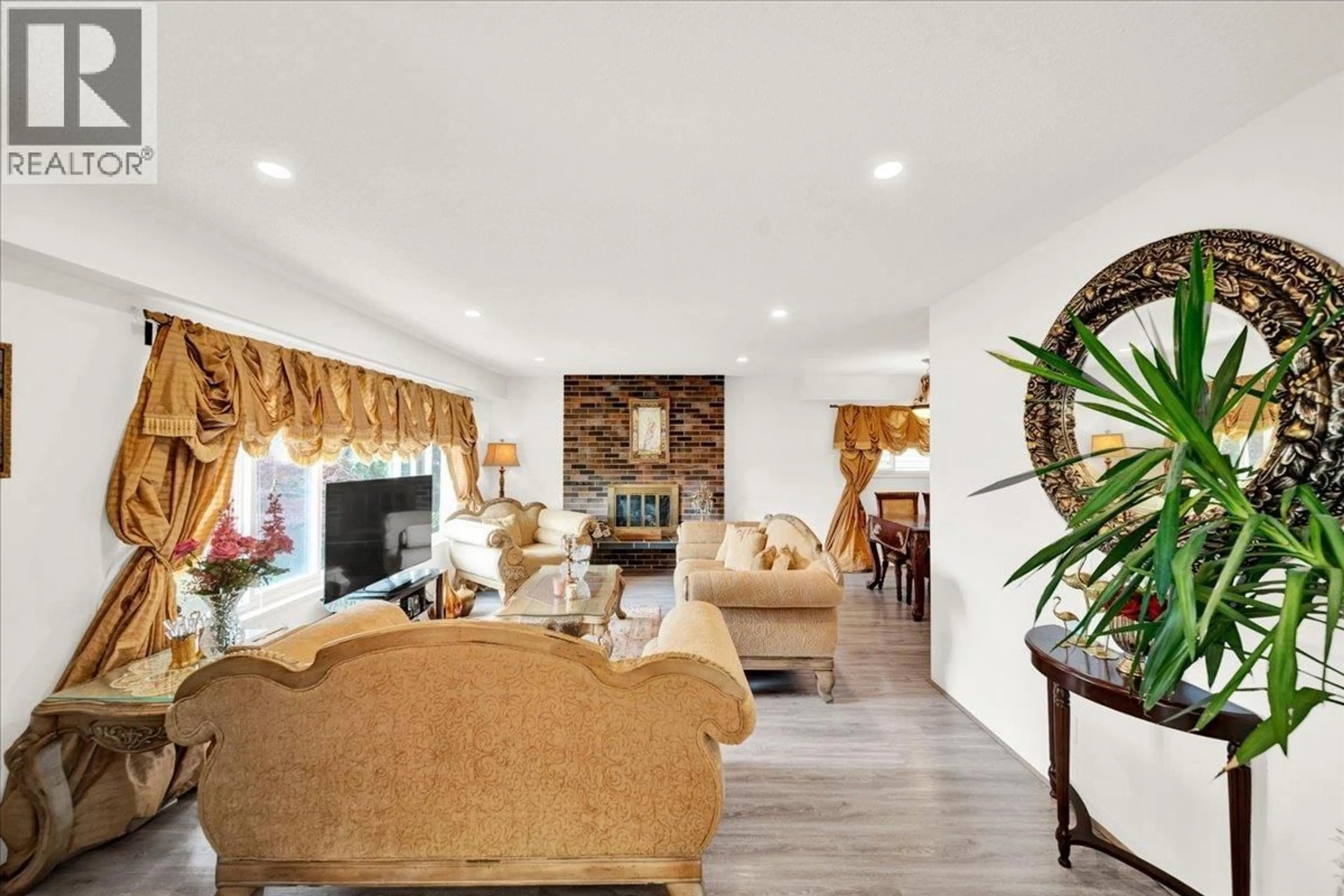 Living room with furniture, unknown for 1433 KINGS AVENUE, West Vancouver British Columbia V7T2C7