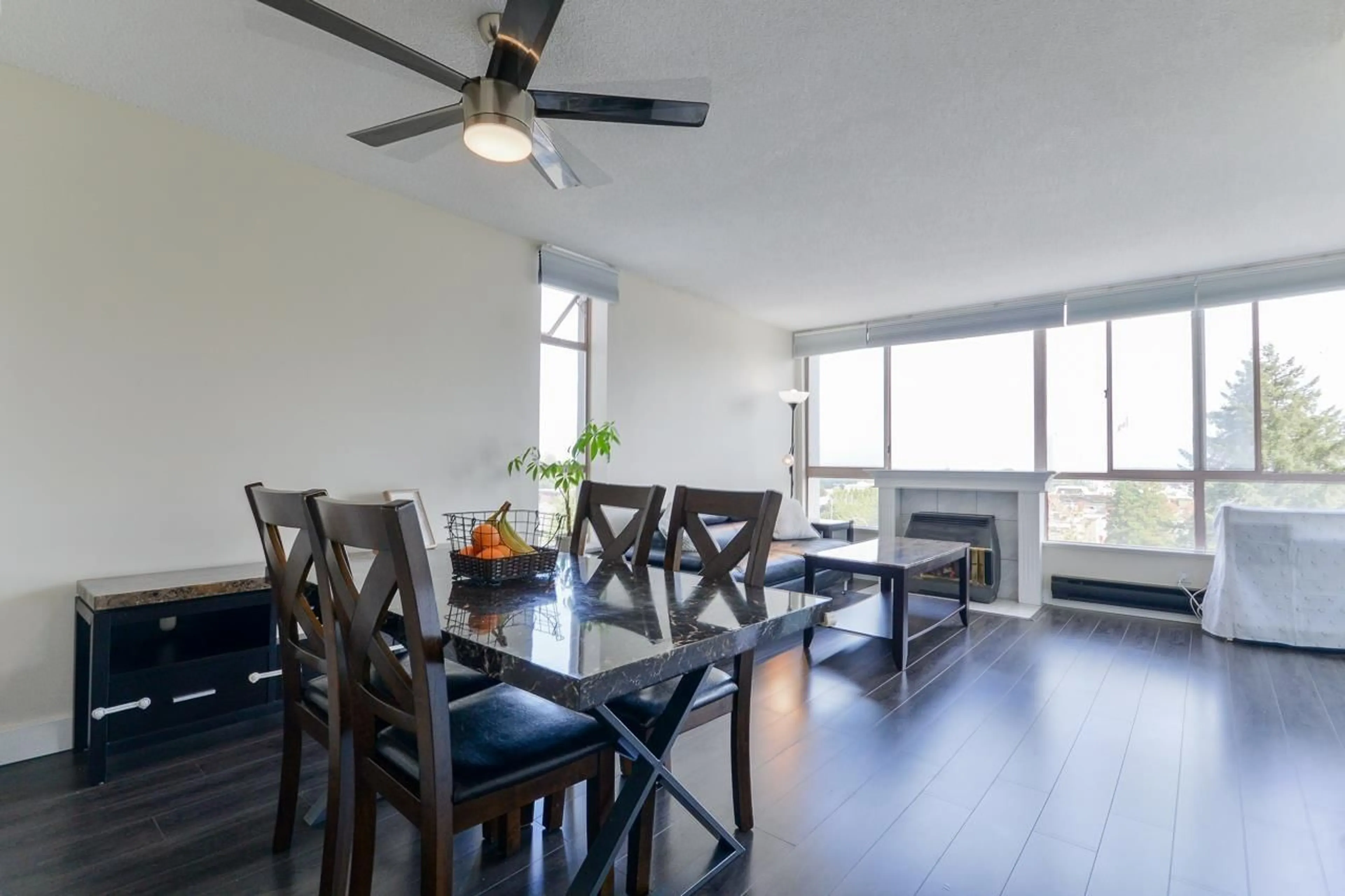 Dining room, wood/laminate floor for 702 - 14881 103A AVENUE, Surrey British Columbia V3R0M5