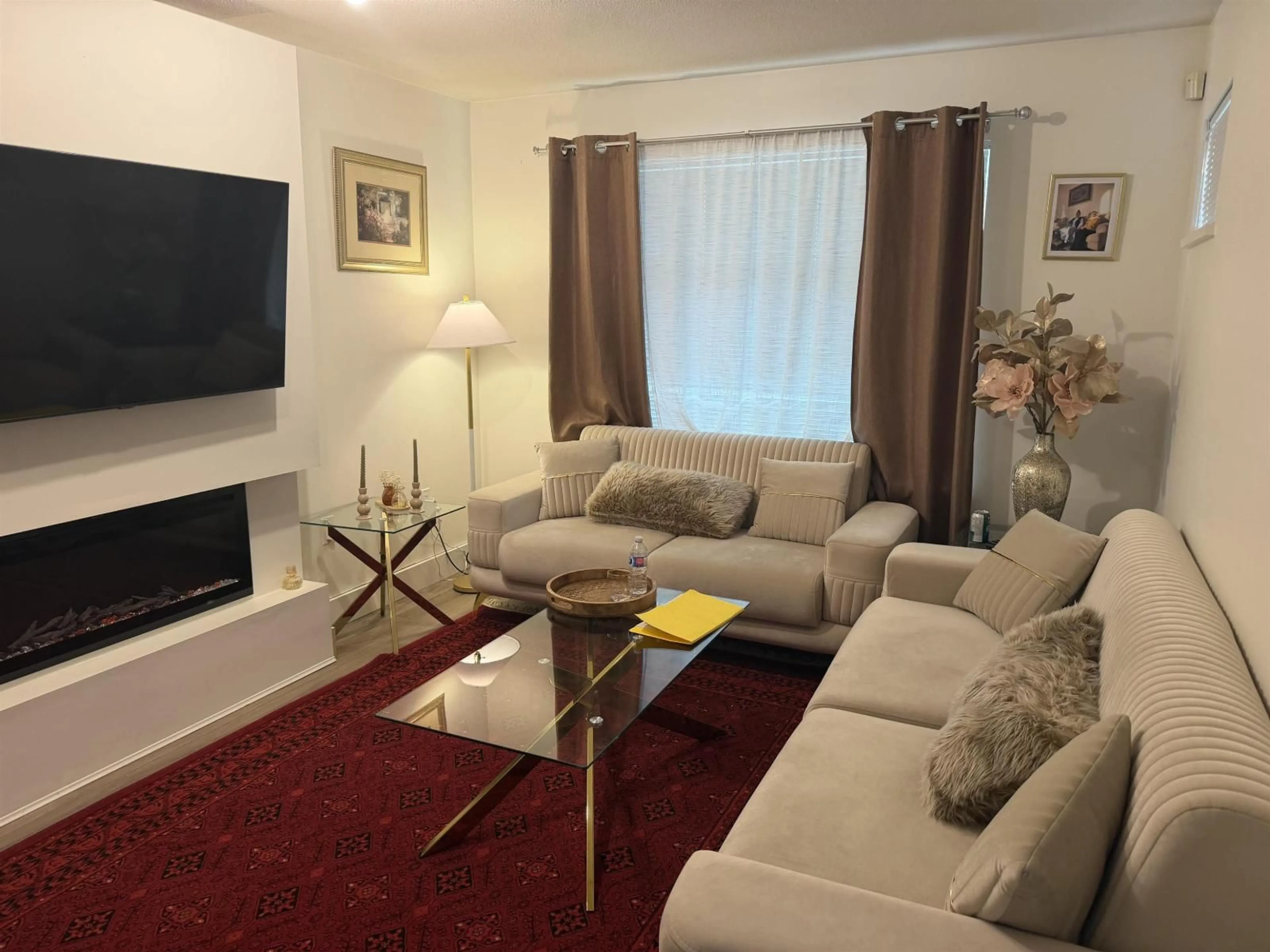 Living room with furniture, unknown for 110 - 16177 83 AVENUE, Surrey British Columbia V4N5T3