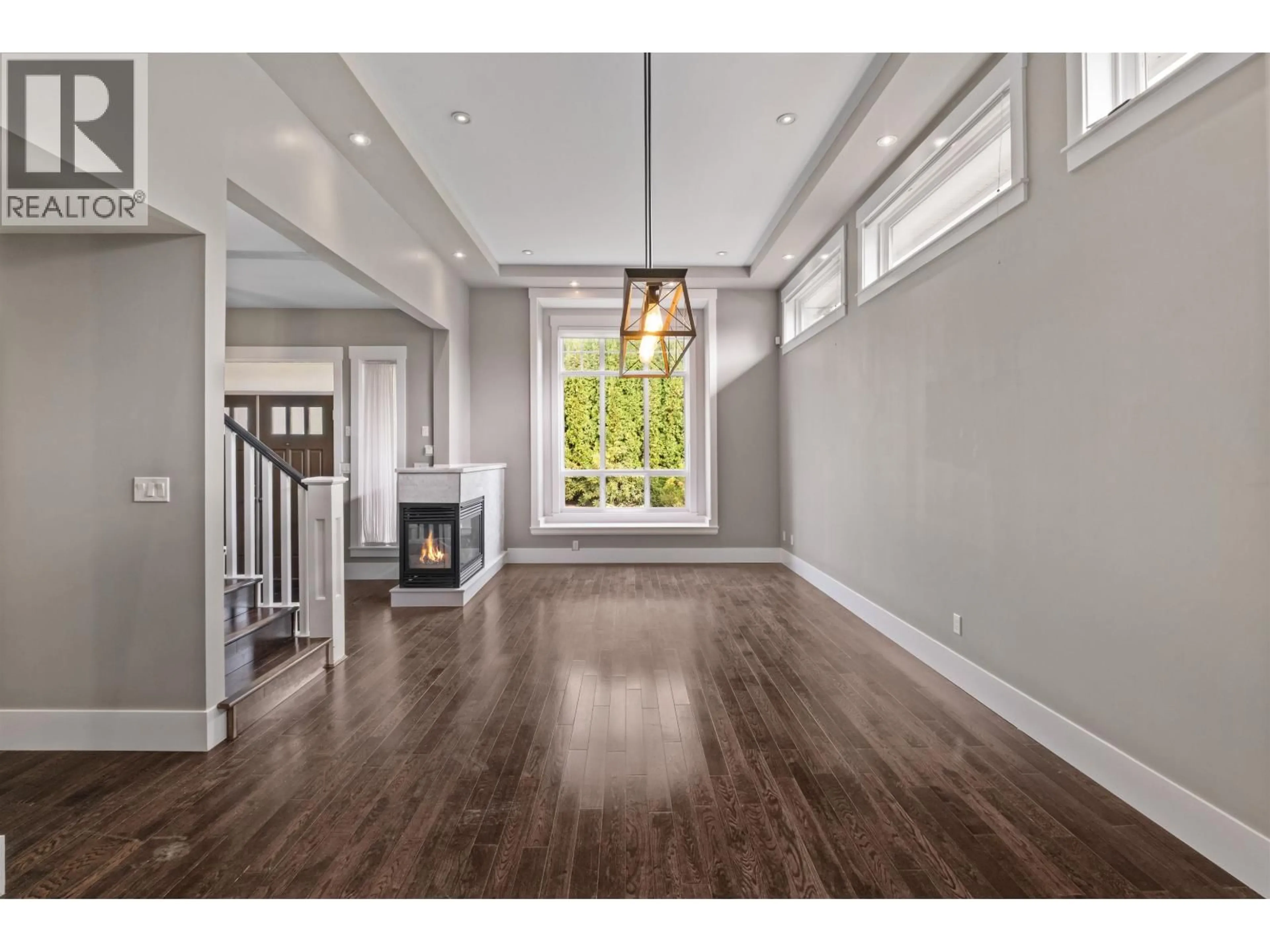 Indoor entryway for 1501 FREDERICK ROAD, North Vancouver British Columbia V7K1J6