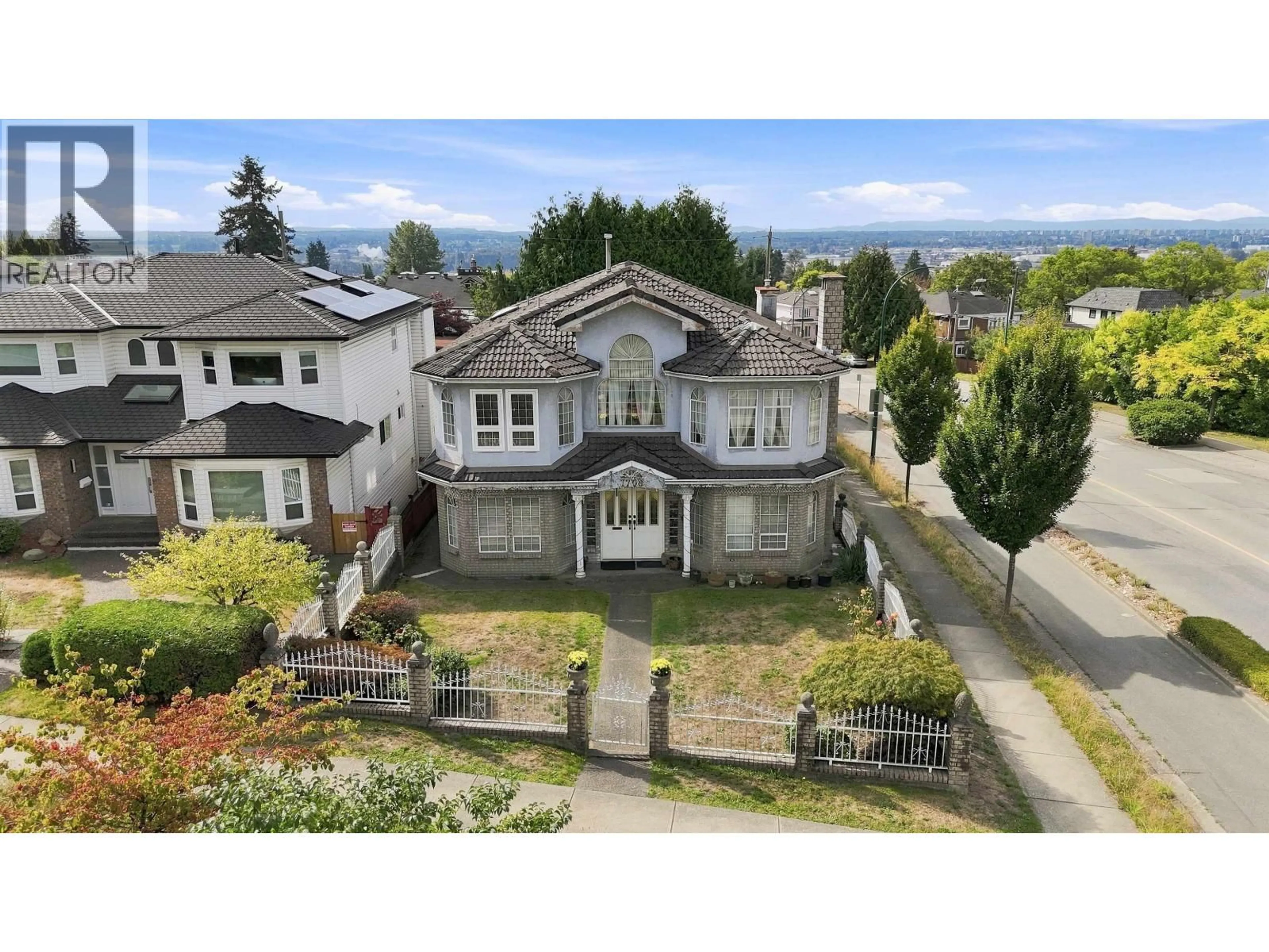 A pic from outside/outdoor area/front of a property/back of a property/a pic from drone, street for 1708 PRESTWICK DRIVE, Vancouver British Columbia V5P2E6