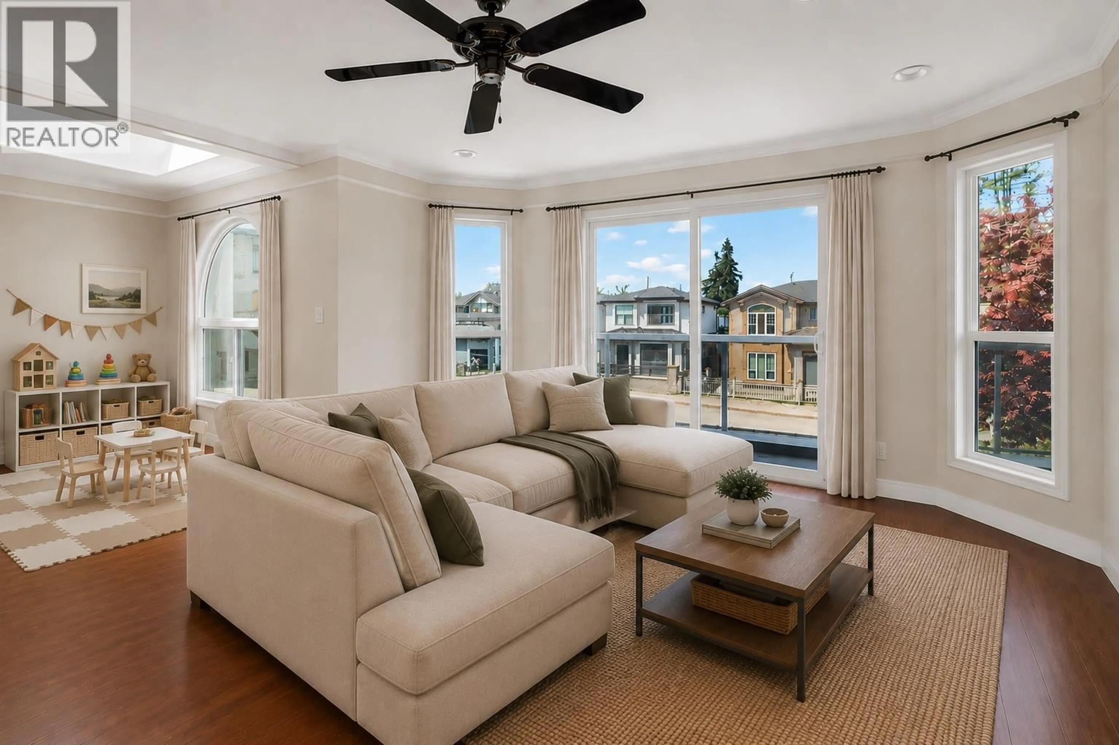 Living room with furniture, unknown for 8026 18TH AVENUE, Burnaby British Columbia V3N1J8