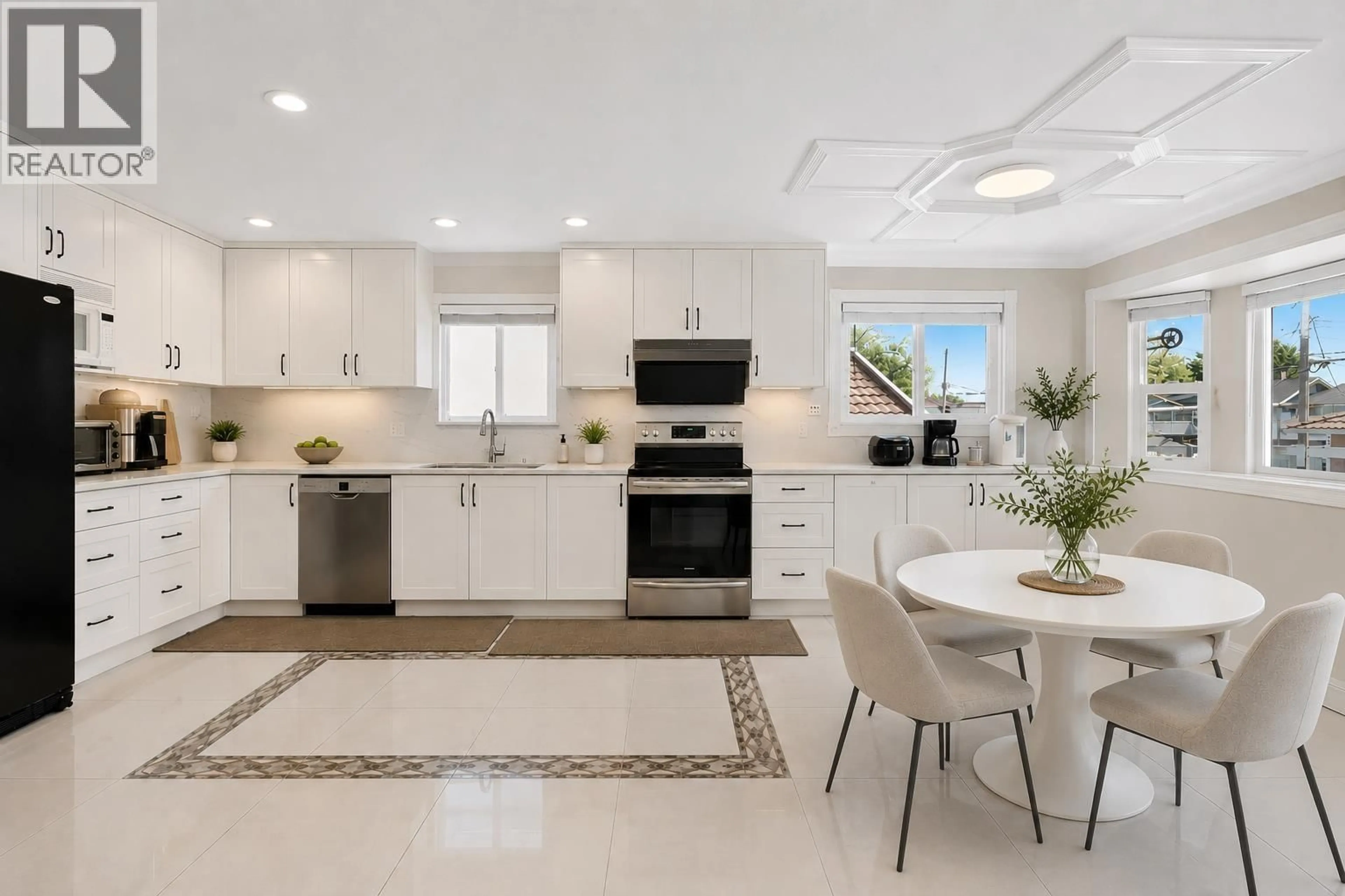 Open concept kitchen, ceramic/tile floor for 8026 18TH AVENUE, Burnaby British Columbia V3N1J8