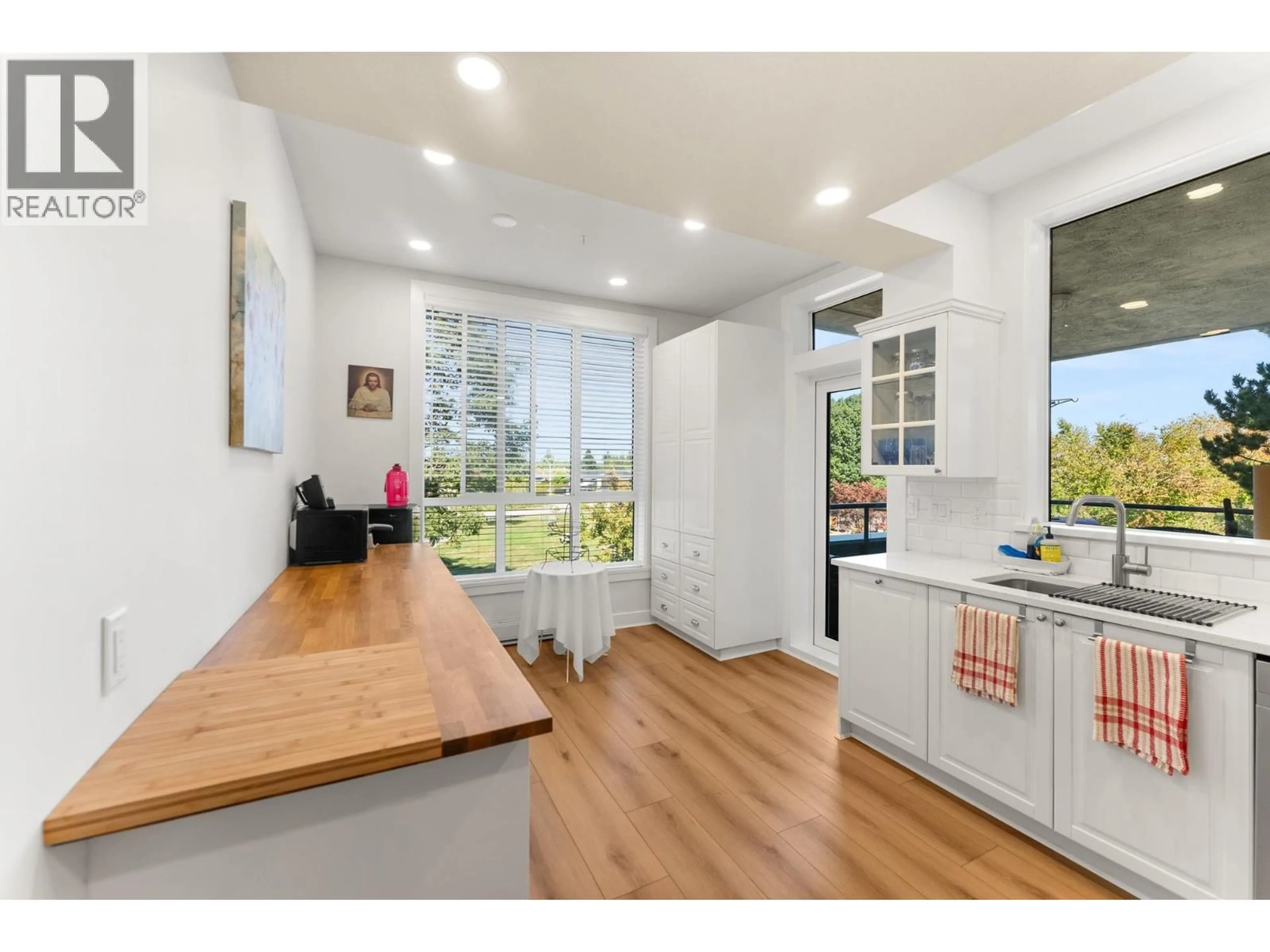 Open concept kitchen, wood/laminate floor for 221 - 12873 RAILWAY AVENUE, Richmond British Columbia V7E6K3