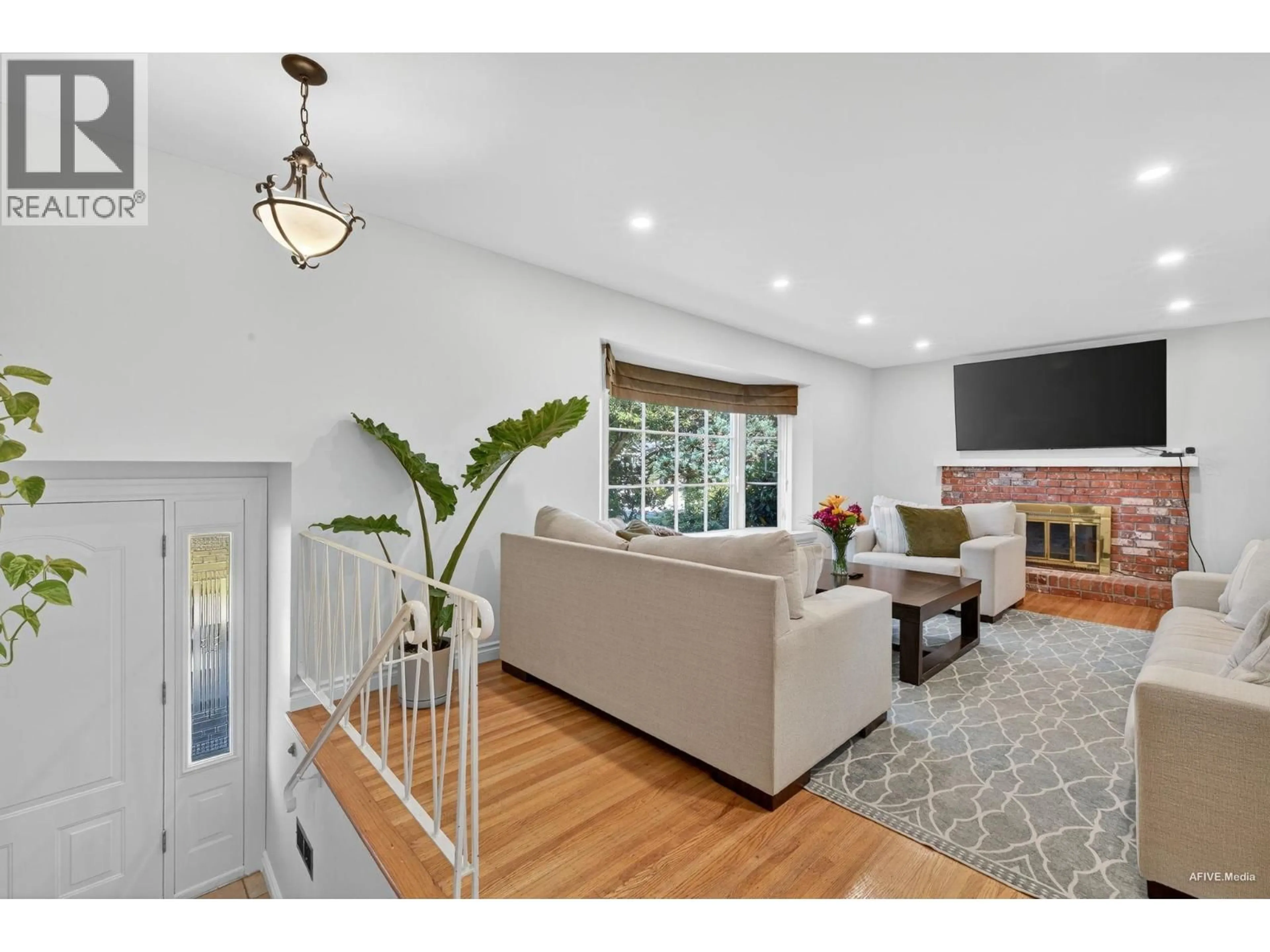 Living room with furniture, unknown for 3380 GLASGOW STREET, Port Coquitlam British Columbia V3B4K7