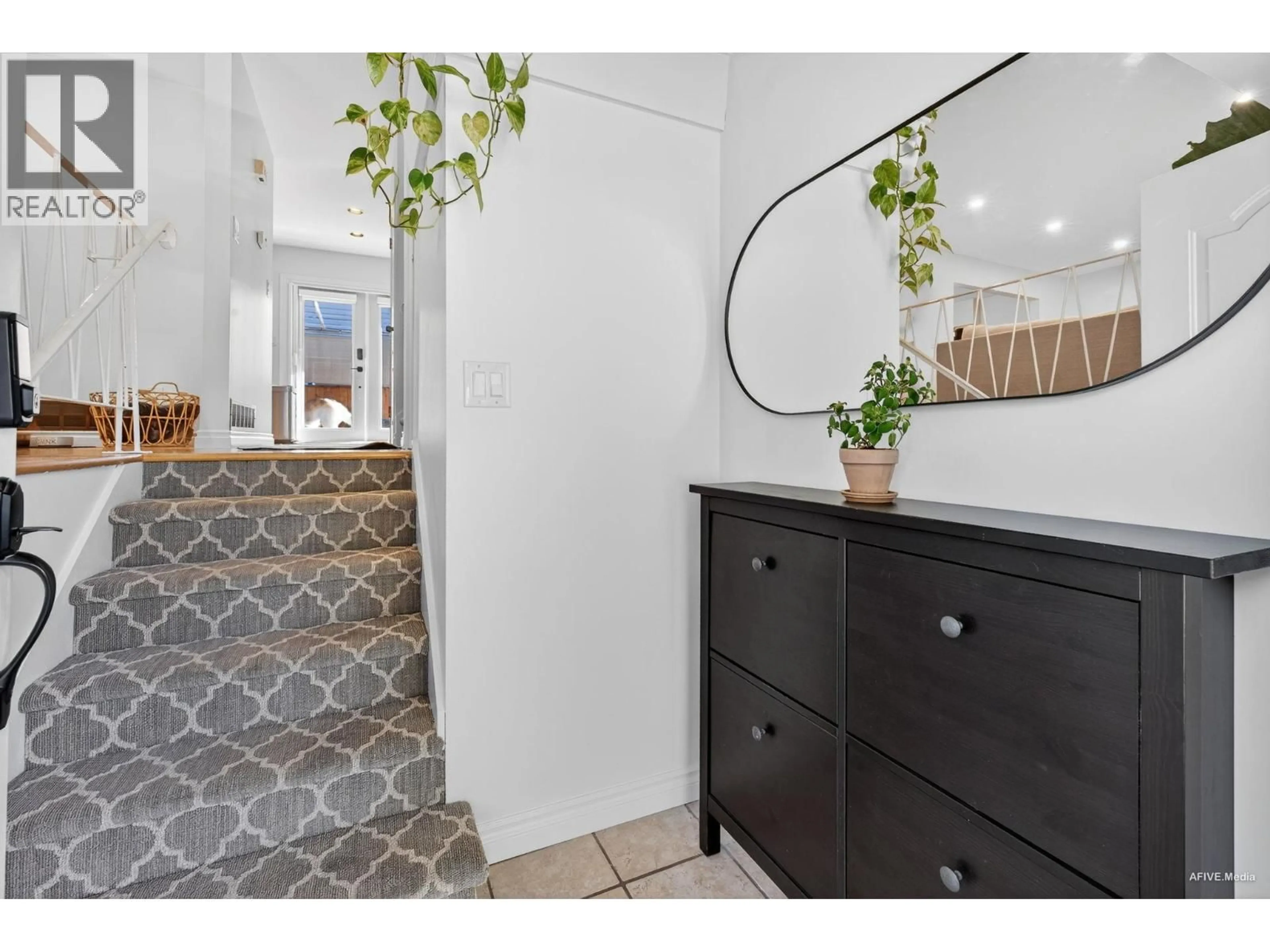 Indoor entryway for 3380 GLASGOW STREET, Port Coquitlam British Columbia V3B4K7