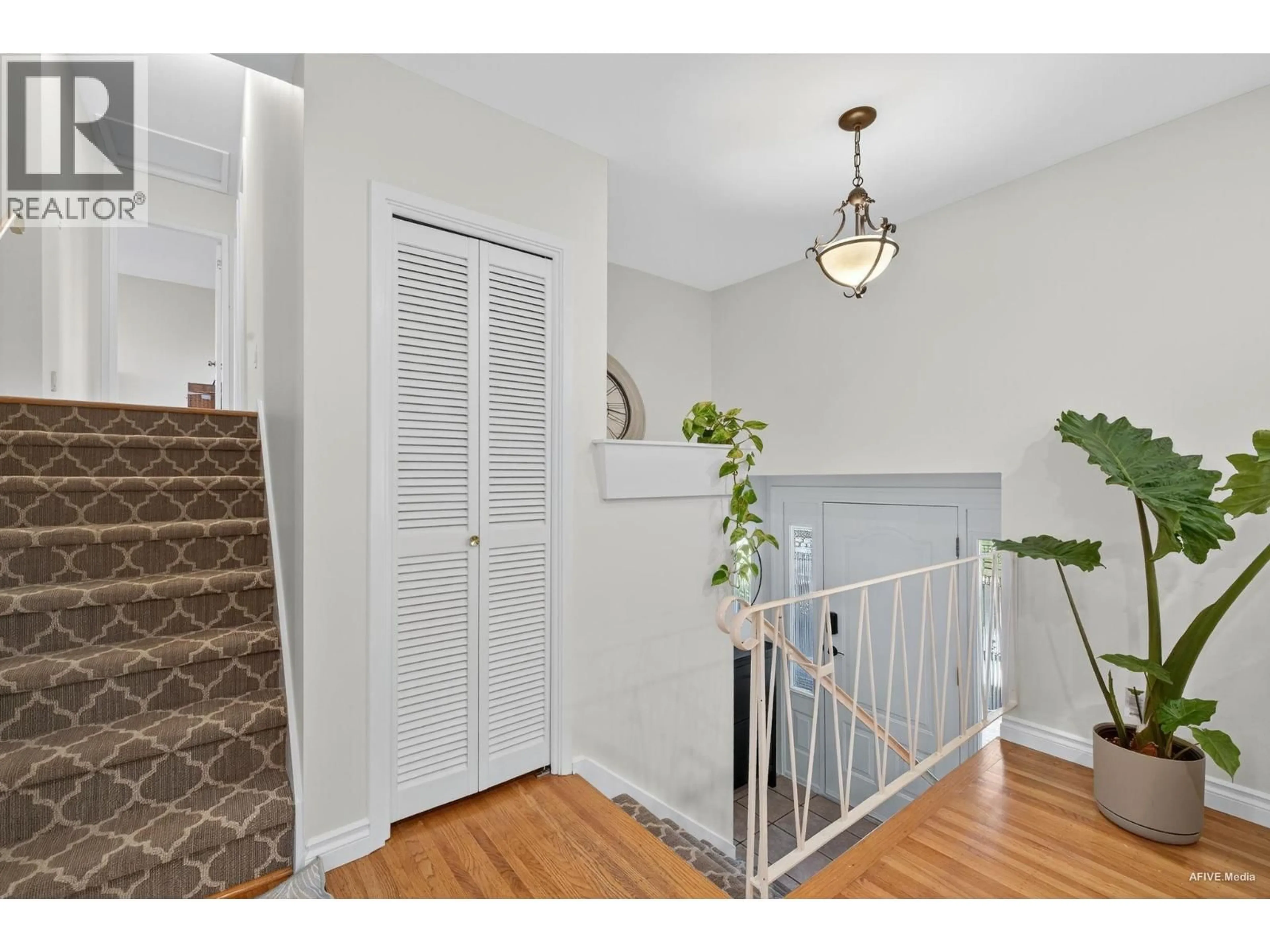 Indoor entryway for 3380 GLASGOW STREET, Port Coquitlam British Columbia V3B4K7