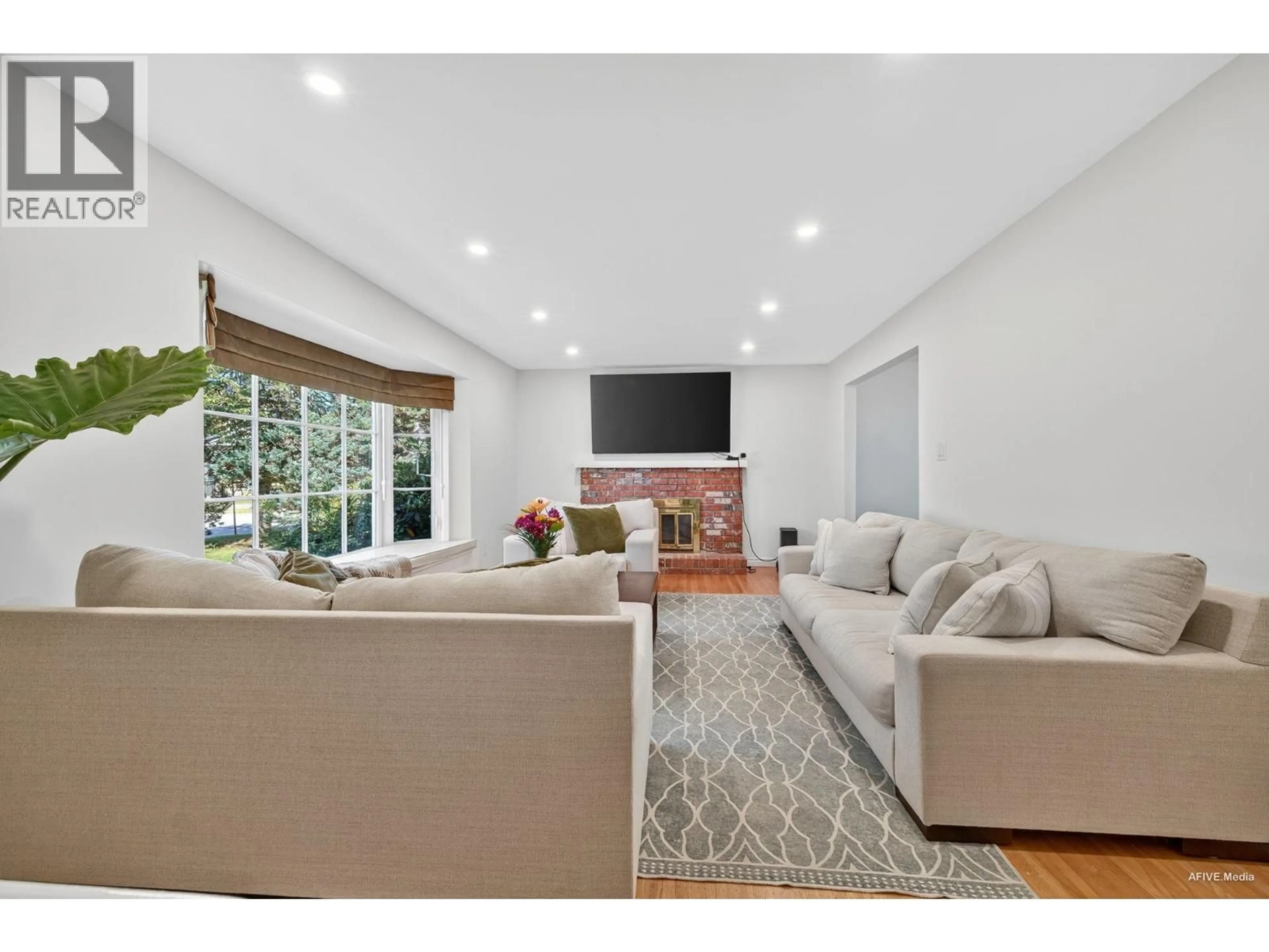 Living room with furniture, unknown for 3380 GLASGOW STREET, Port Coquitlam British Columbia V3B4K7