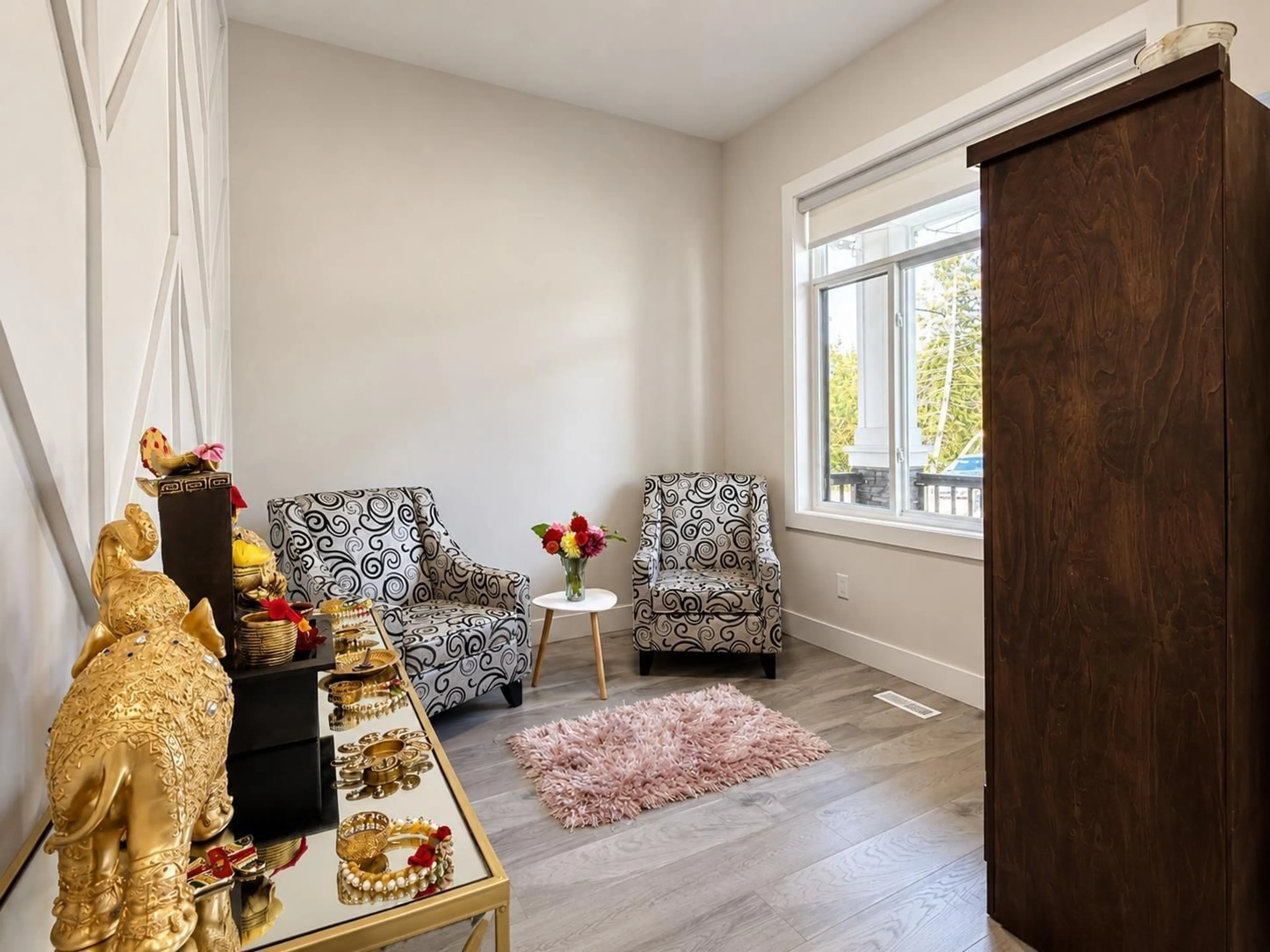 Living room with furniture, unknown for 4440 STEPHEN LEACOCK DRIVE, Abbotsford British Columbia V3G0H6