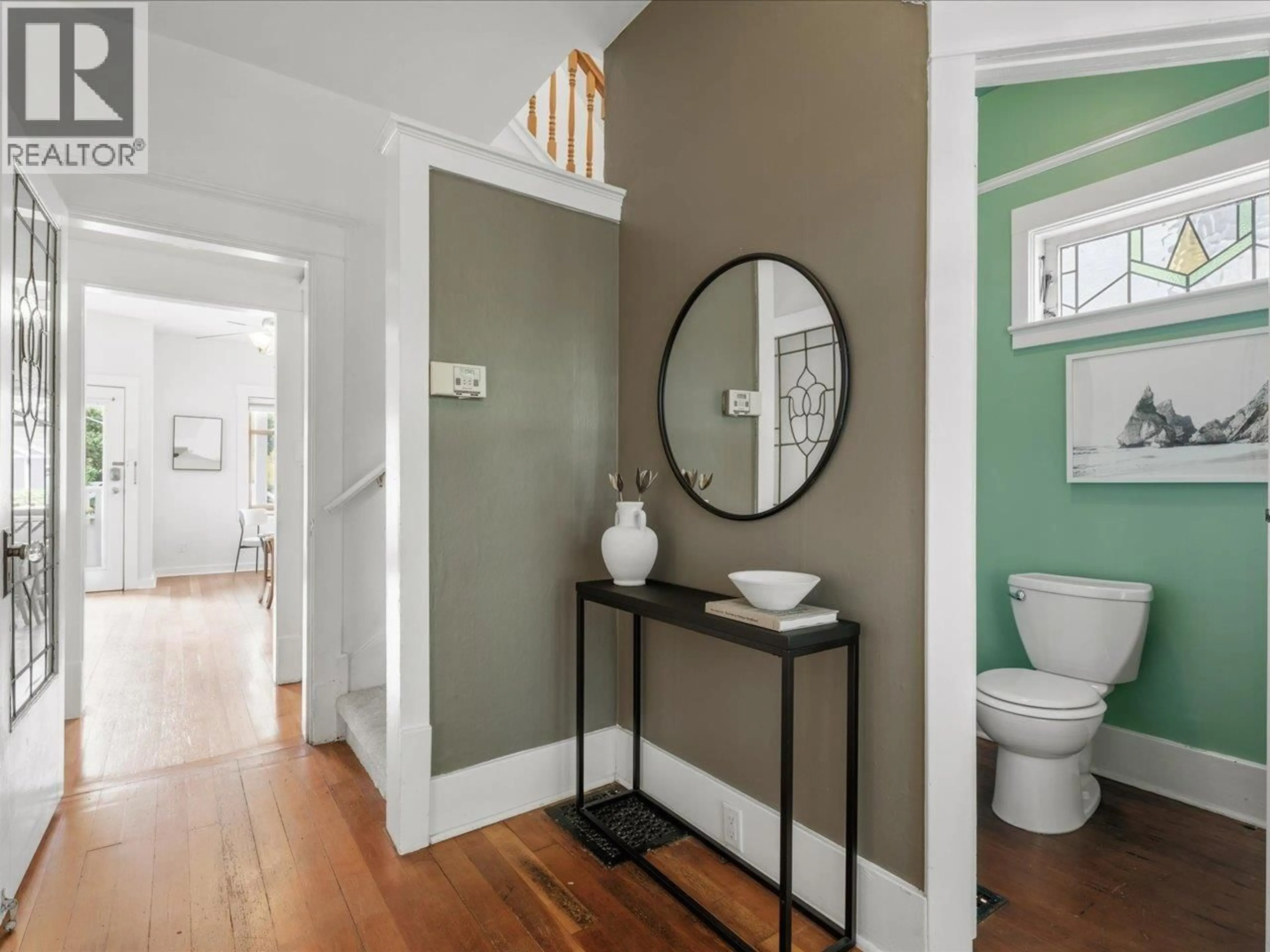 Indoor entryway for 308 23RD AVENUE, Vancouver British Columbia V5V1X5