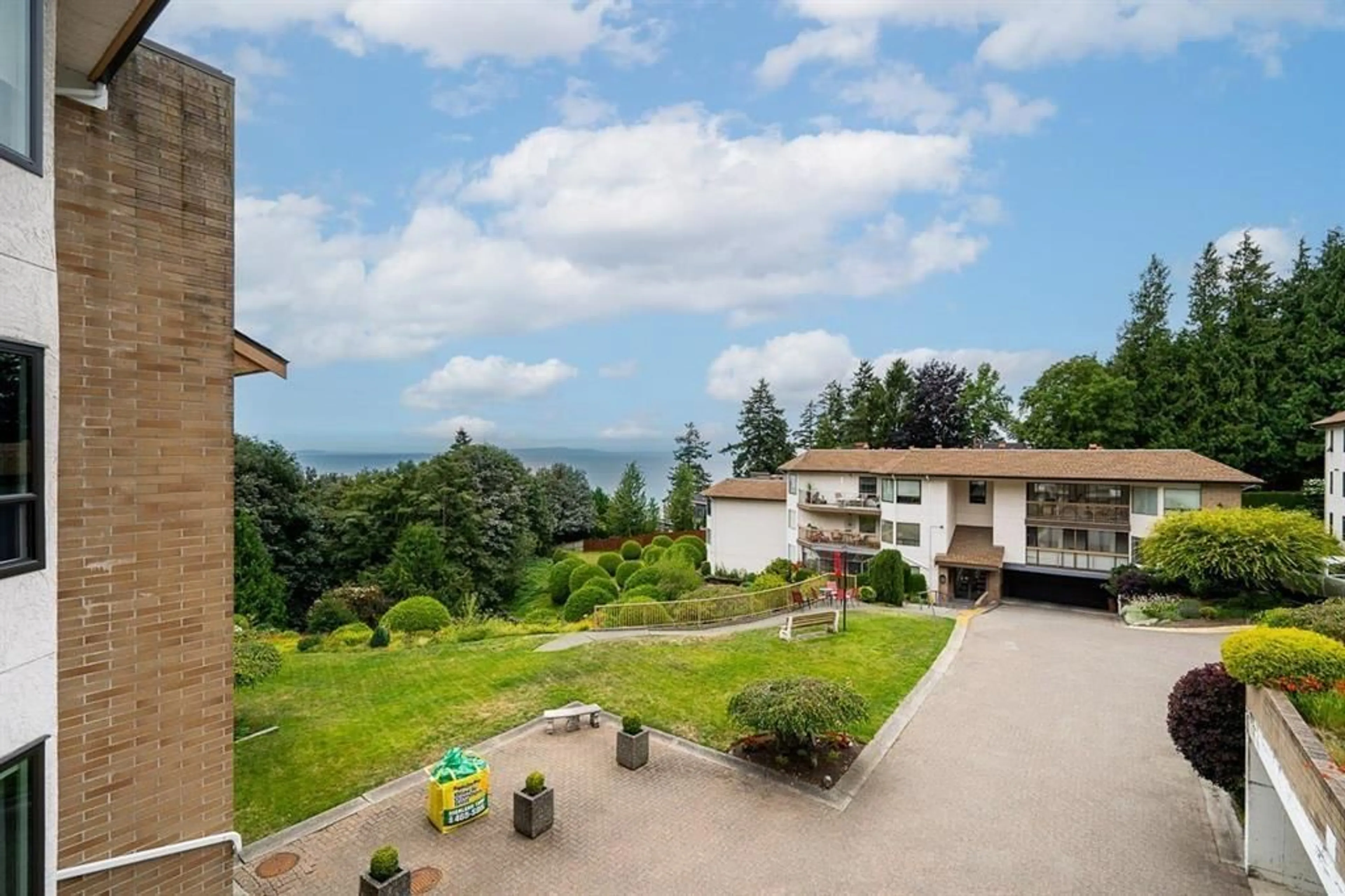 A pic from outside/outdoor area/front of a property/back of a property/a pic from drone, mountain view for 406 - 1350 VIDAL STREET, White Rock British Columbia V4B5G6