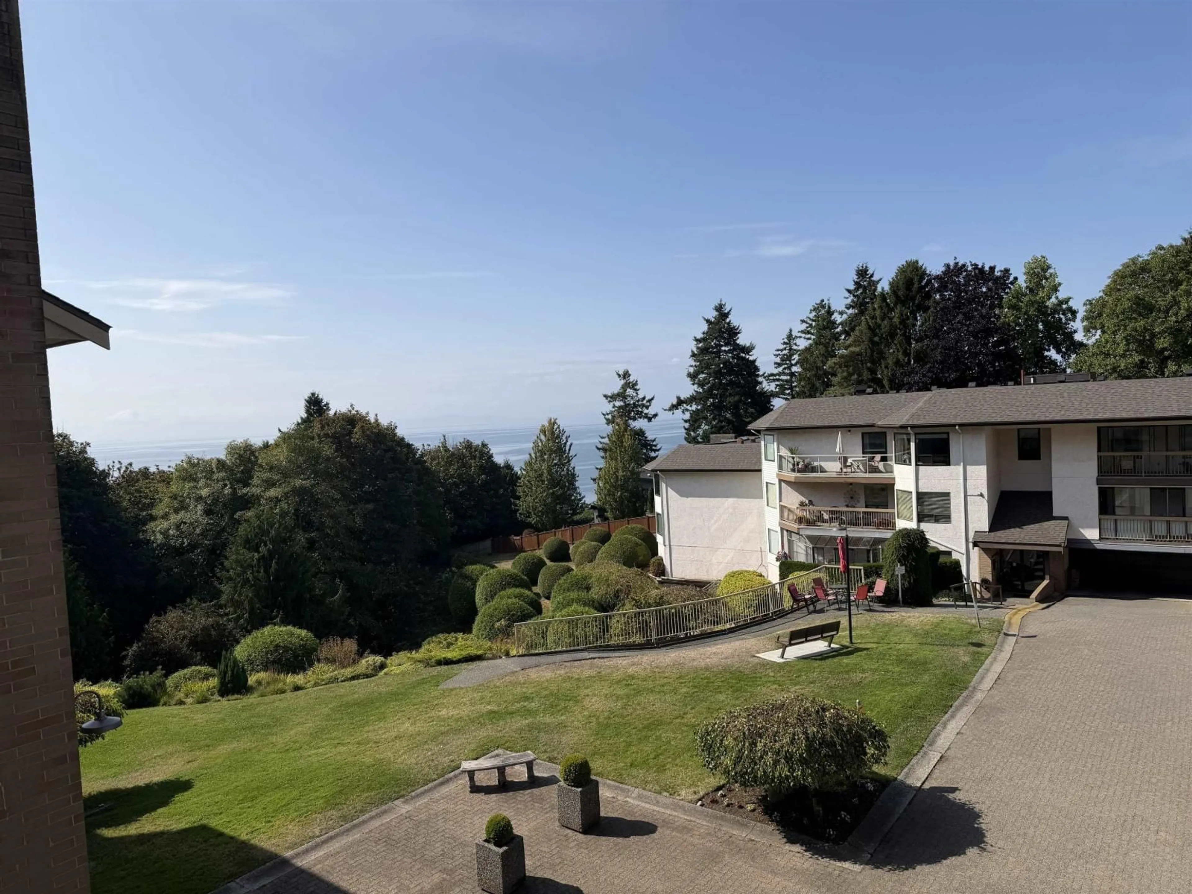 A pic from outside/outdoor area/front of a property/back of a property/a pic from drone, water/lake/river/ocean view for 406 - 1350 VIDAL STREET, White Rock British Columbia V4B5G6