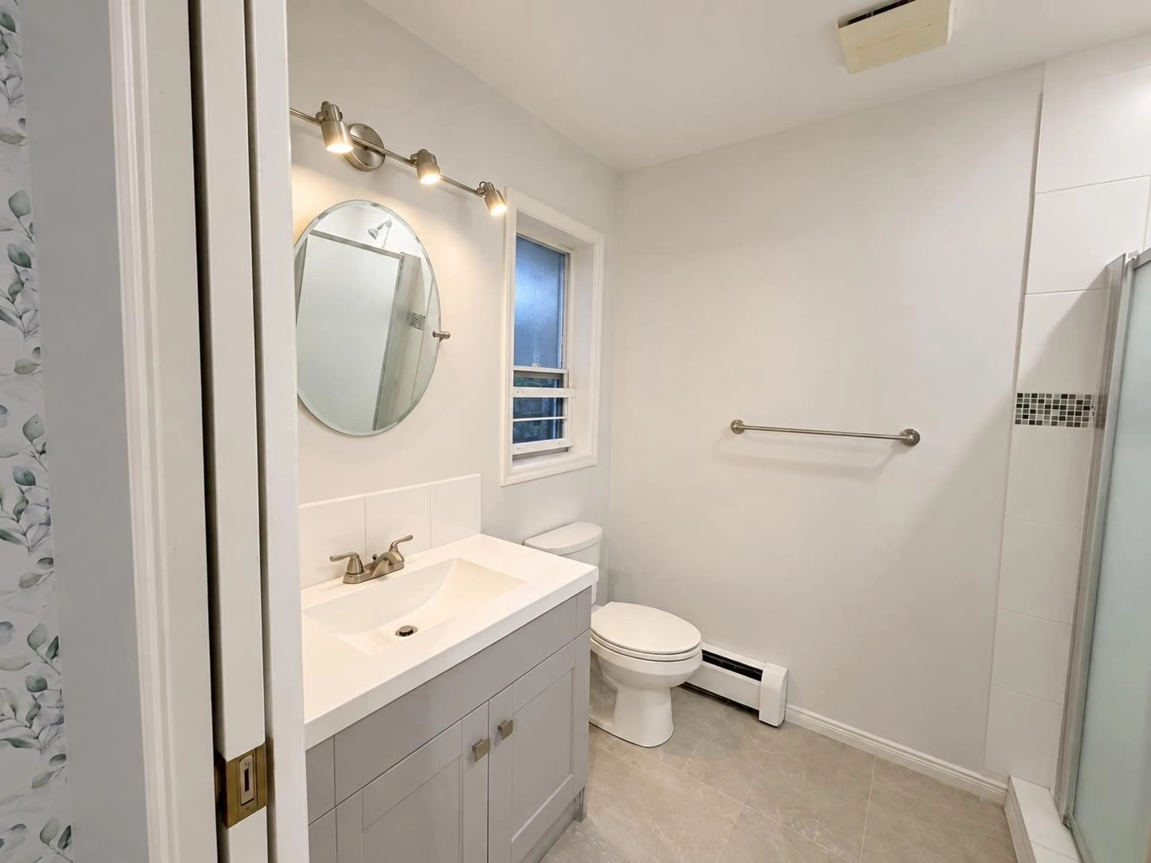 Standard bathroom, ceramic/tile floor for 9493 FLETCHER STREET, Chilliwack British Columbia V2P7V4